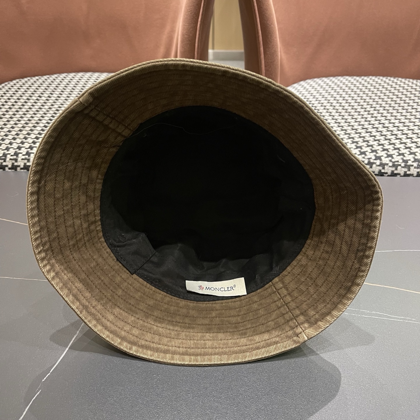Moncler蒙口做旧复古洗水新款秋款渔夫帽，经典流行款，质量超赞，