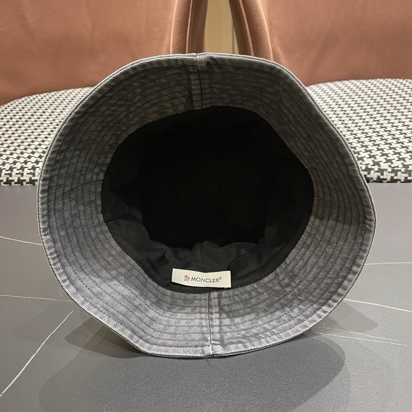 Moncler蒙口做旧复古洗水新款秋款渔夫帽，经典流行款，质量超赞，