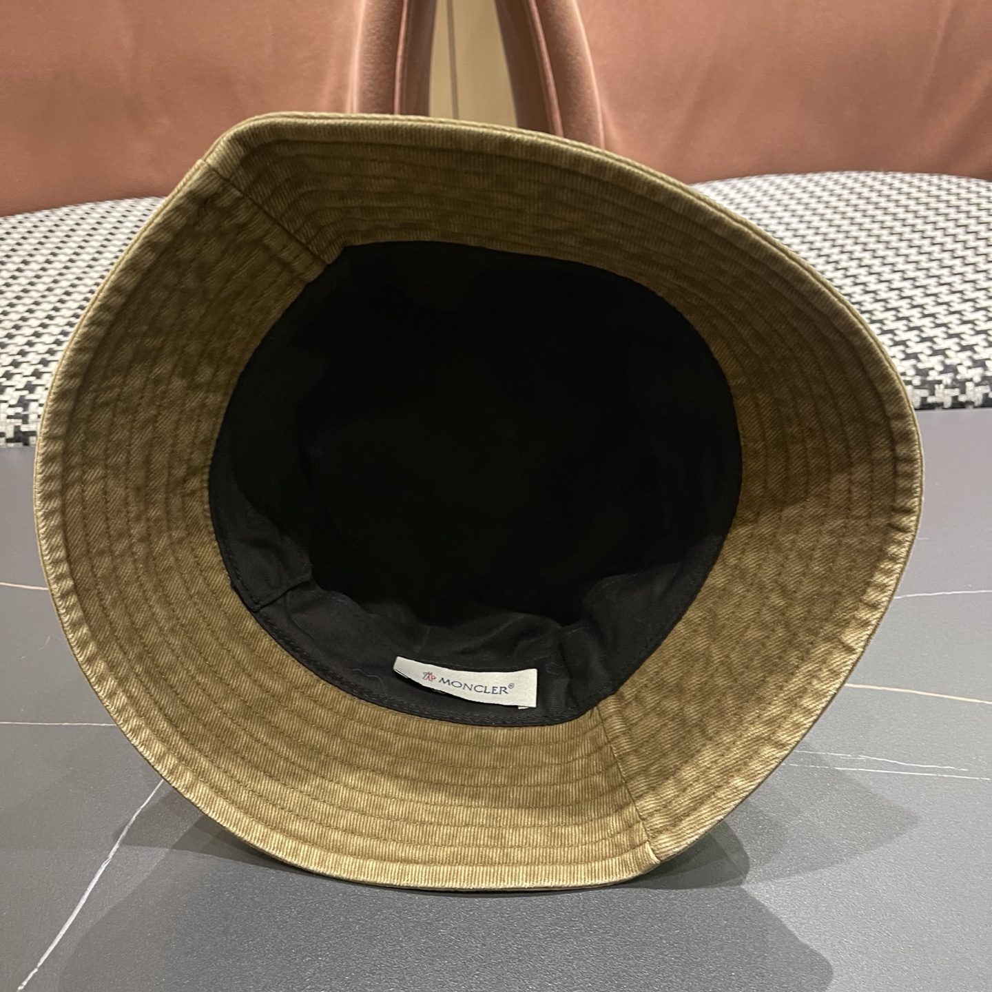 Moncler蒙口做旧复古洗水新款秋款渔夫帽，经典流行款，质量超赞，