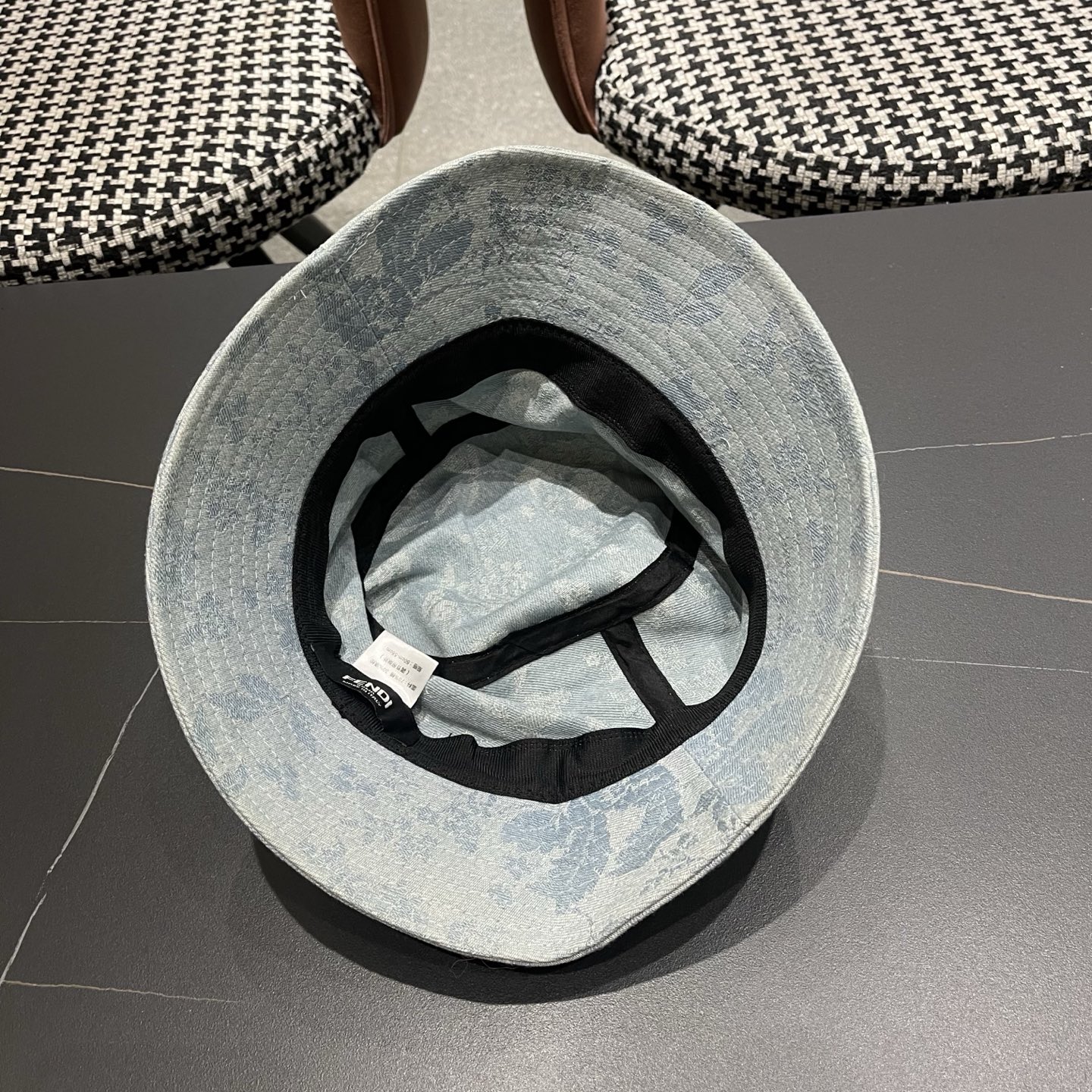 芬迪FENDI 新款日系小众时尚渔夫帽女夏天街头百搭防晒遮阳盆帽男显脸小