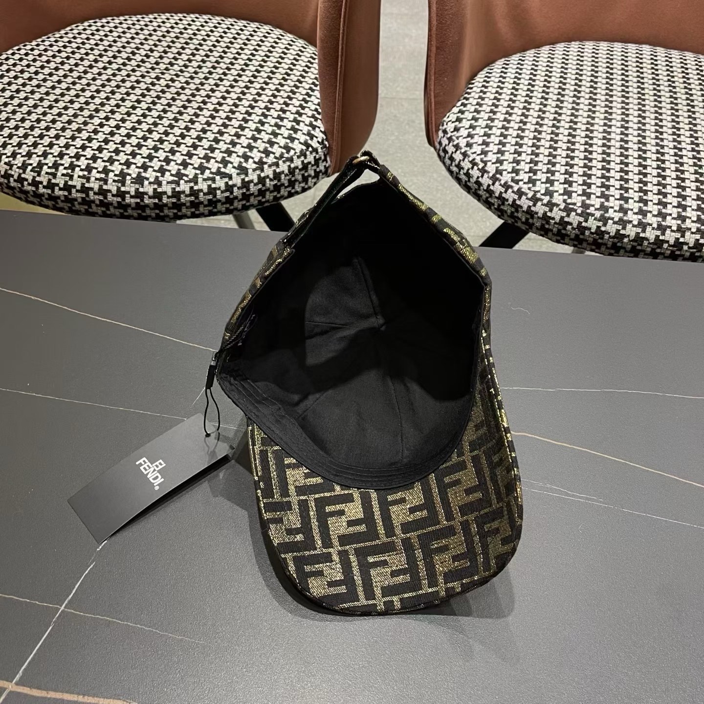FENDI芬迪 系列棒球帽🧢 经典FF中古单品，气质穿搭单品，质量杠杠