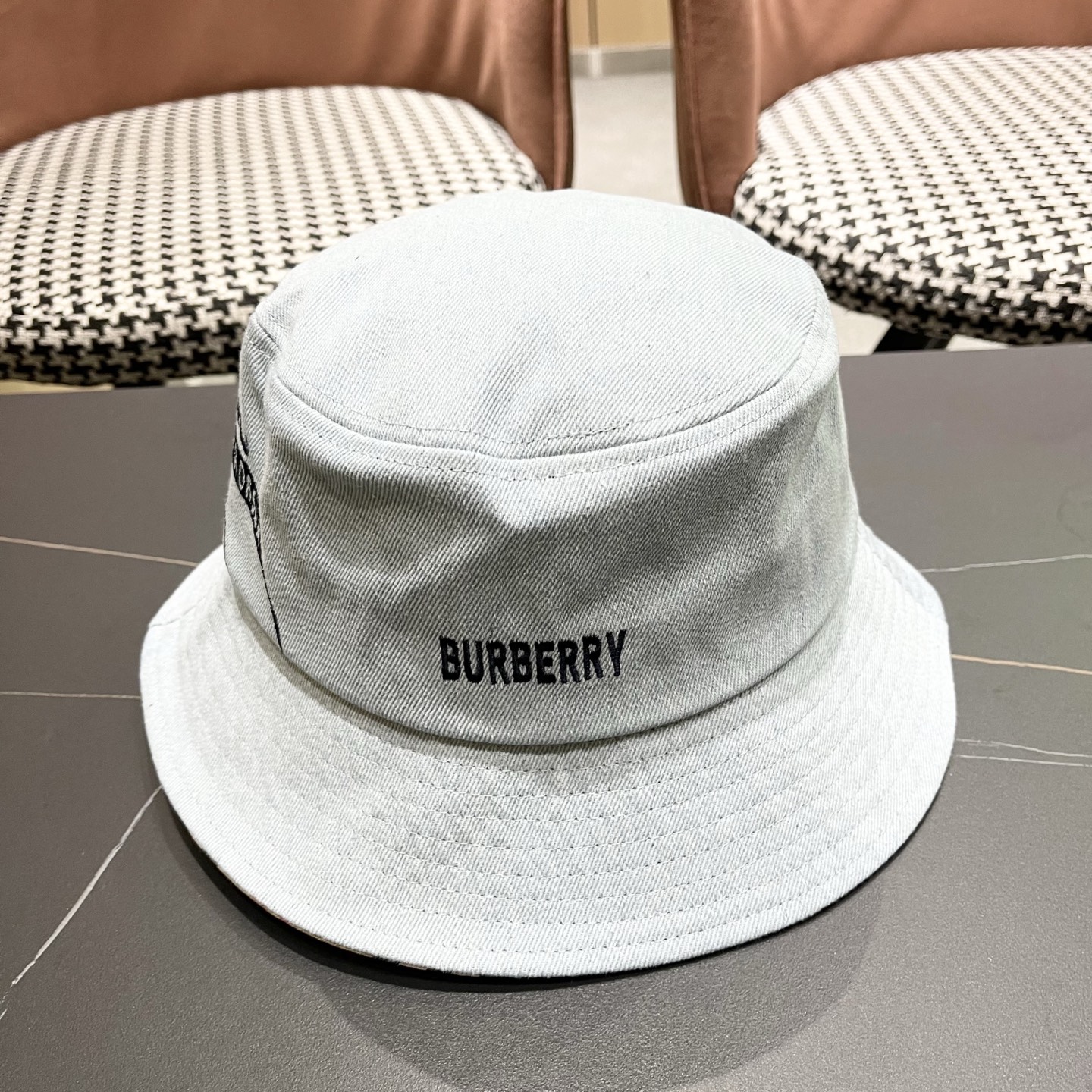 巴宝莉Burberry 2025原单新款牛仔渔夫帽 经典战马简约刺绣原单新品，超喜欢🥰火爆