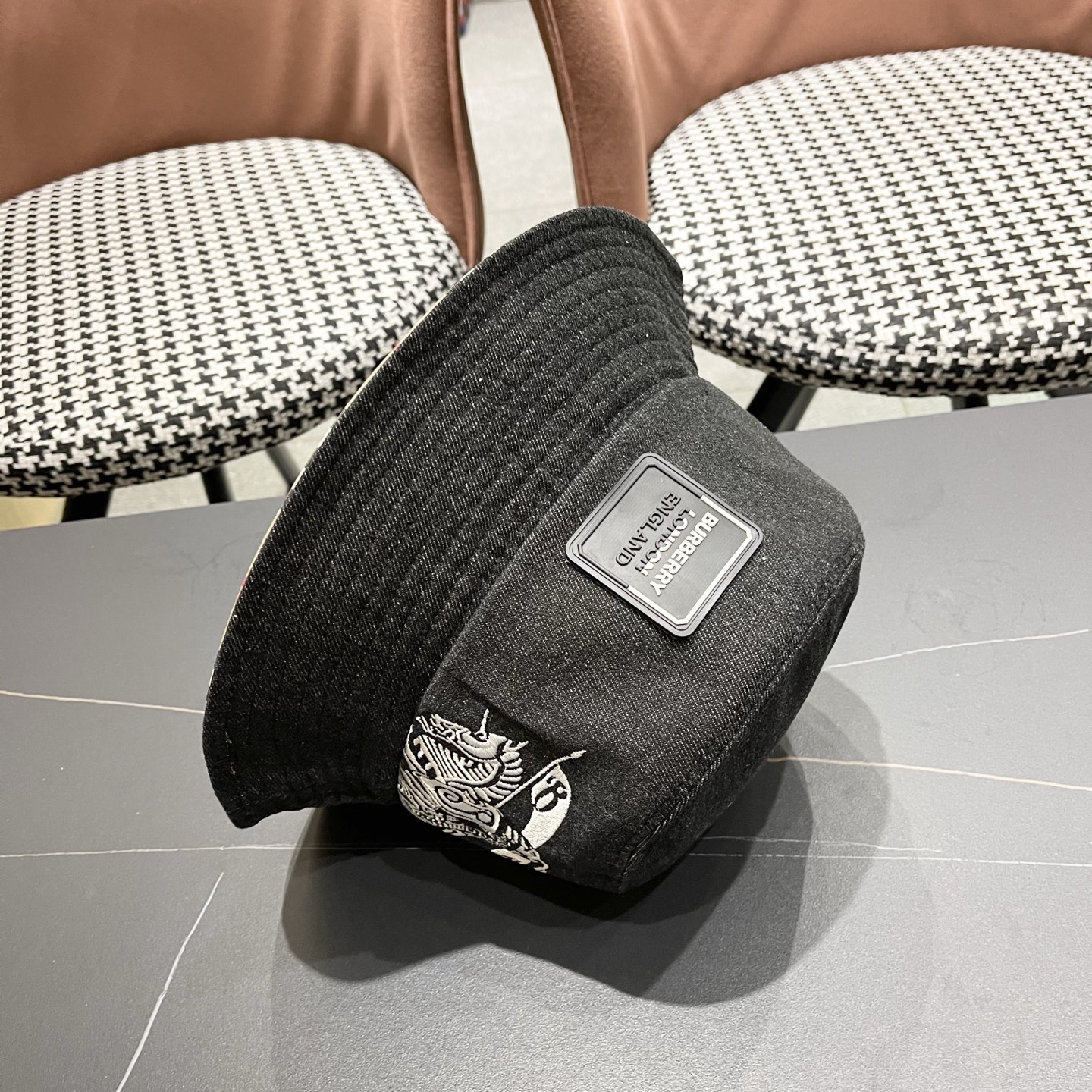 巴宝莉Burberry 2025原单新款牛仔渔夫帽 经典战马简约刺绣原单新品，超喜欢🥰火爆