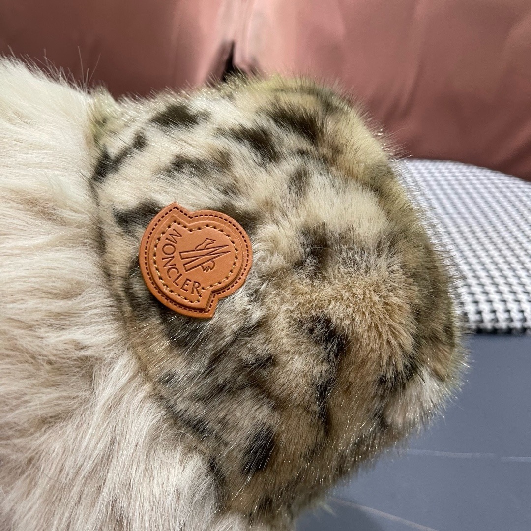 蒙囗MONCLER 秋冬日系网红豹纹毛绒渔夫帽女保暖东北蒙古帽显脸小帽潮
