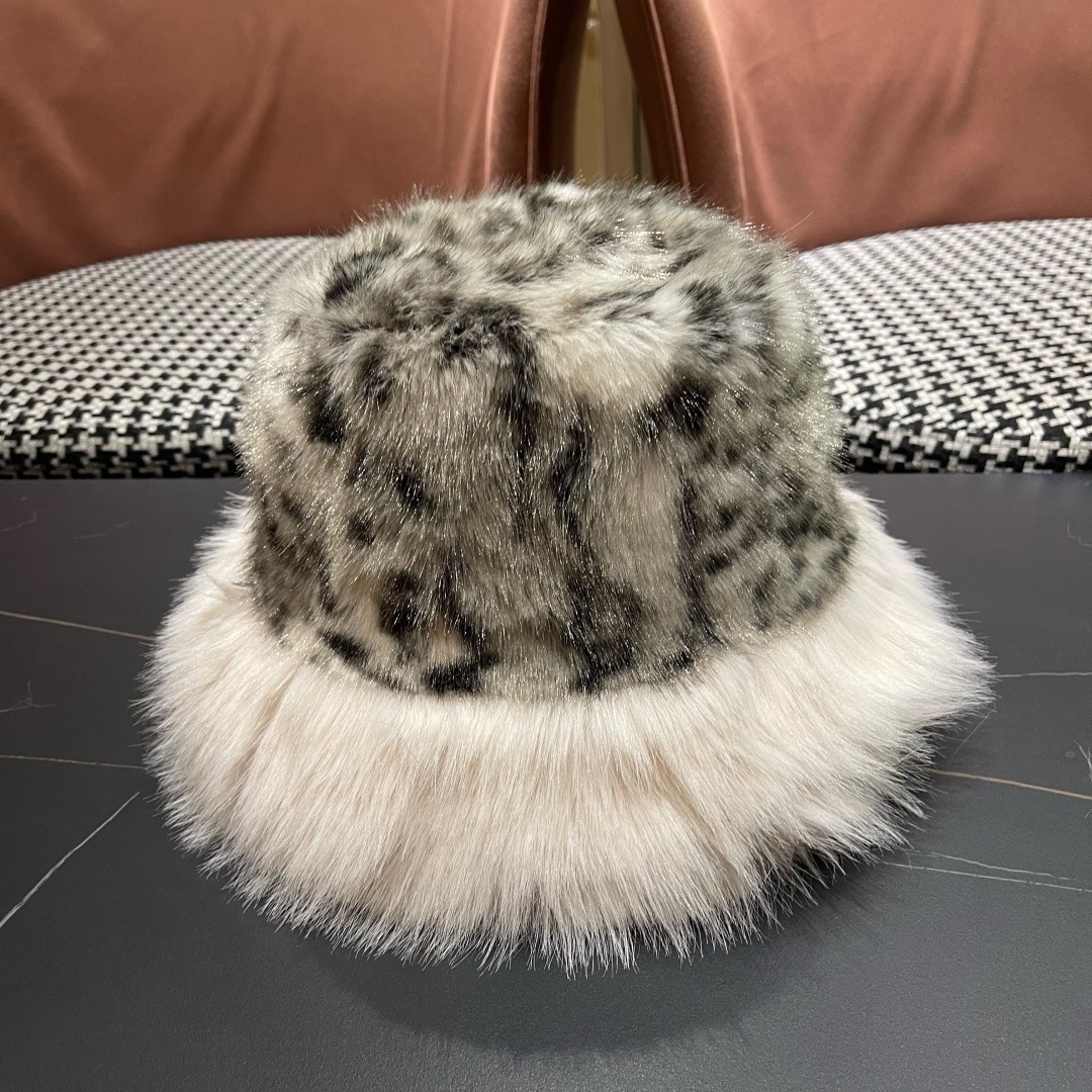 蒙囗MONCLER 秋冬日系网红豹纹毛绒渔夫帽女保暖东北蒙古帽显脸小帽潮