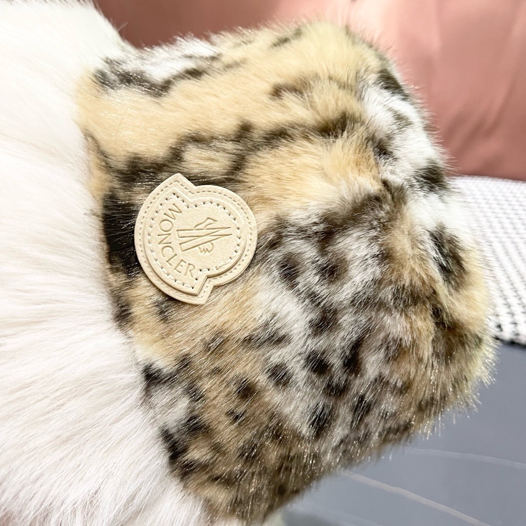 蒙囗MONCLER 秋冬日系网红豹纹毛绒渔夫帽女保暖东北蒙古帽显脸小帽潮