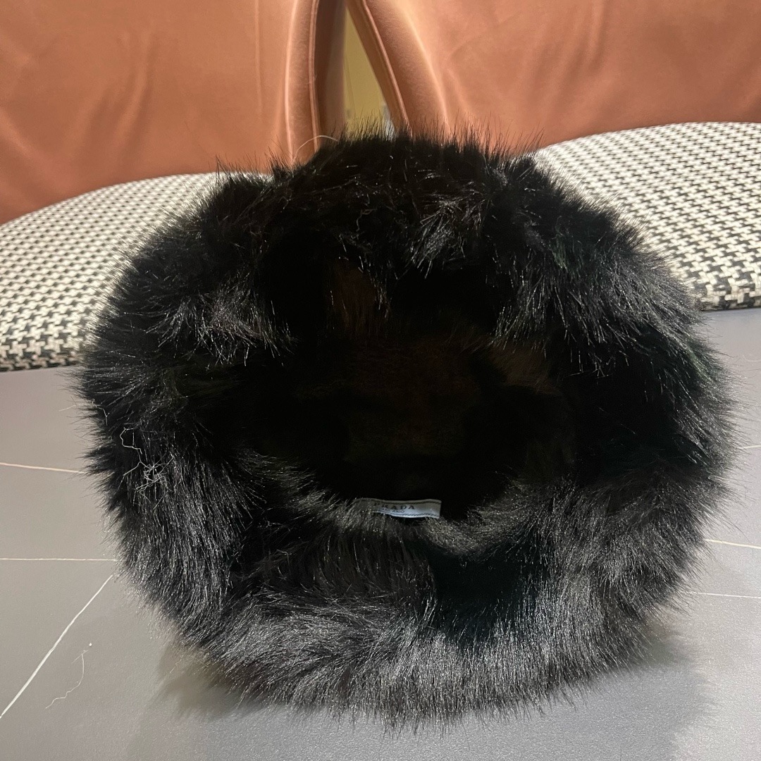 【PRADA普拉达】2025秋冬韩版毛绒渔夫帽🌈 超舒服材质、简约设计经典百搭休闲～