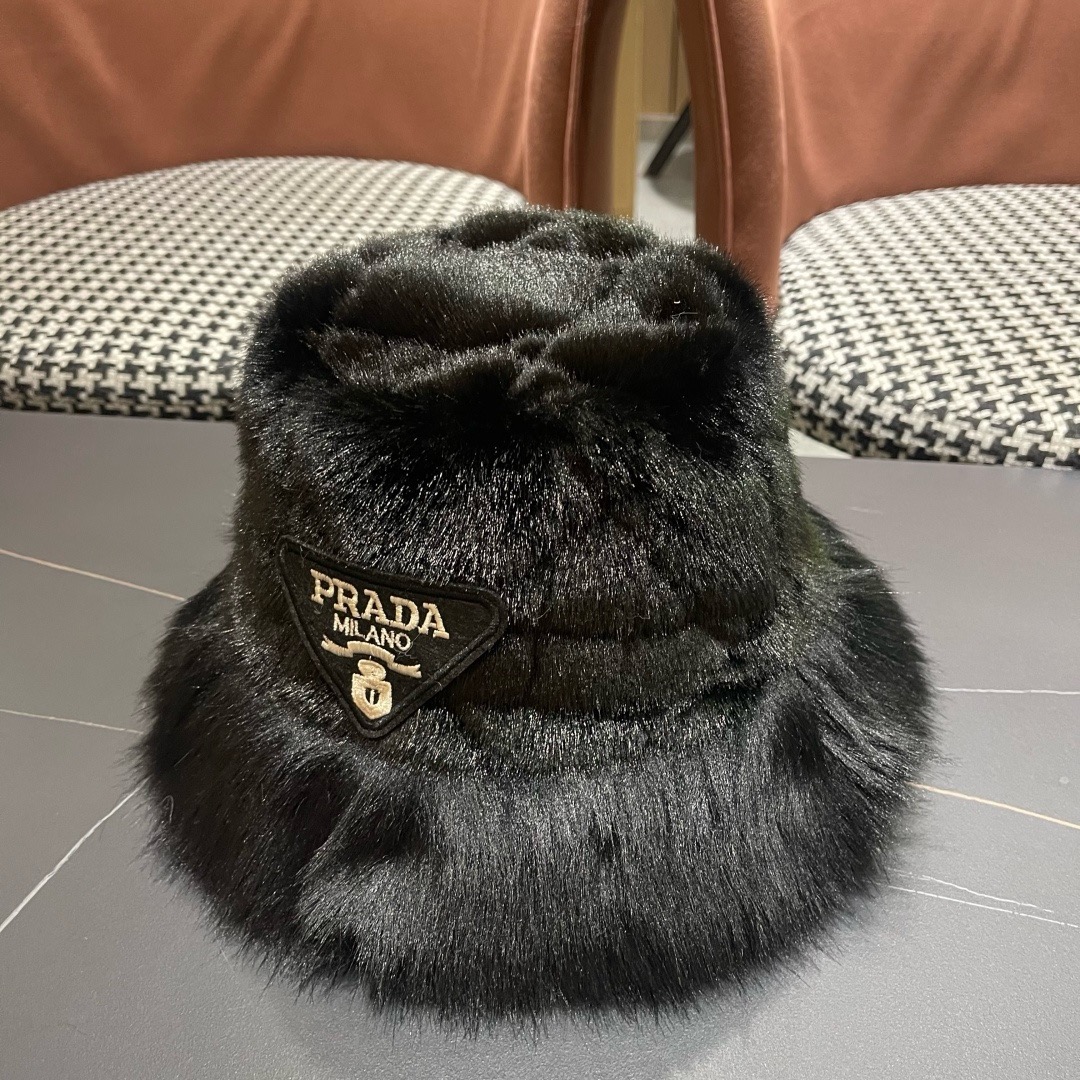 【PRADA普拉达】2025秋冬韩版毛绒渔夫帽🌈 超舒服材质、简约设计经典百搭休闲～