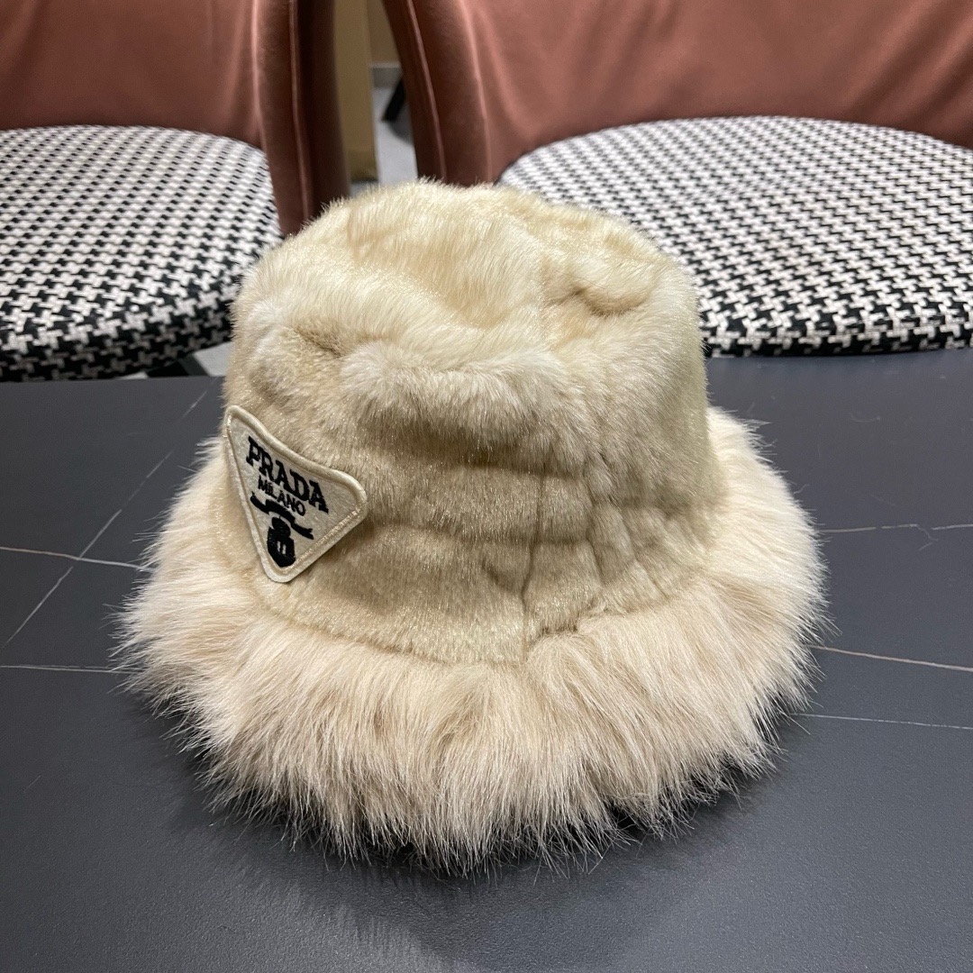 【PRADA普拉达】2025秋冬韩版毛绒渔夫帽🌈 超舒服材质、简约设计经典百搭休闲～