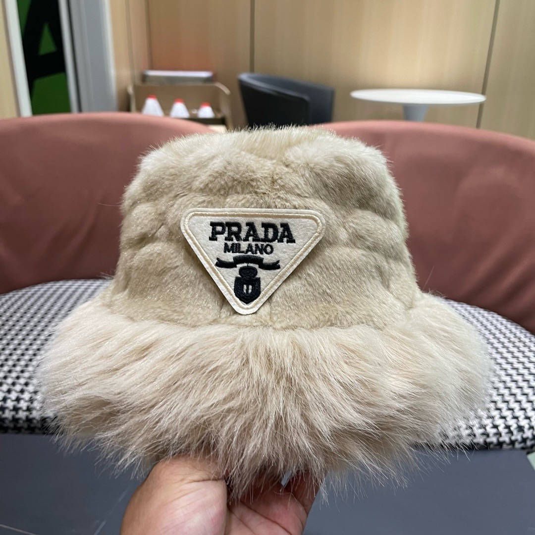 【PRADA普拉达】2025秋冬韩版毛绒渔夫帽🌈 超舒服材质、简约设计经典百搭休闲～