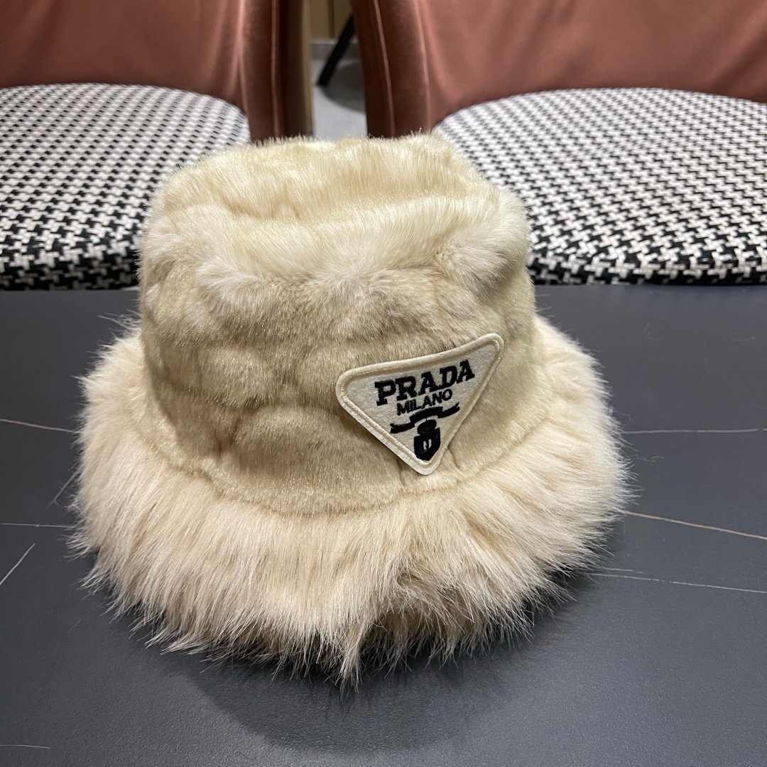 【PRADA普拉达】2025秋冬韩版毛绒渔夫帽🌈 超舒服材质、简约设计经典百搭休闲～