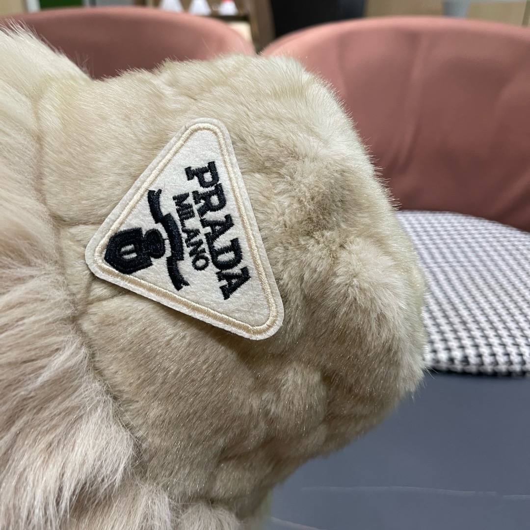 【PRADA普拉达】2025秋冬韩版毛绒渔夫帽🌈 超舒服材质、简约设计经典百搭休闲～