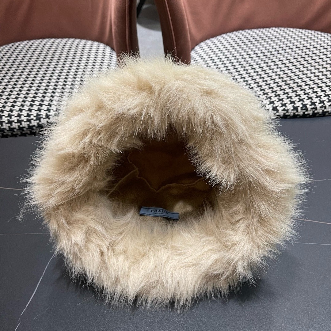 【PRADA普拉达】2025秋冬韩版毛绒渔夫帽🌈 超舒服材质、简约设计经典百搭休闲～