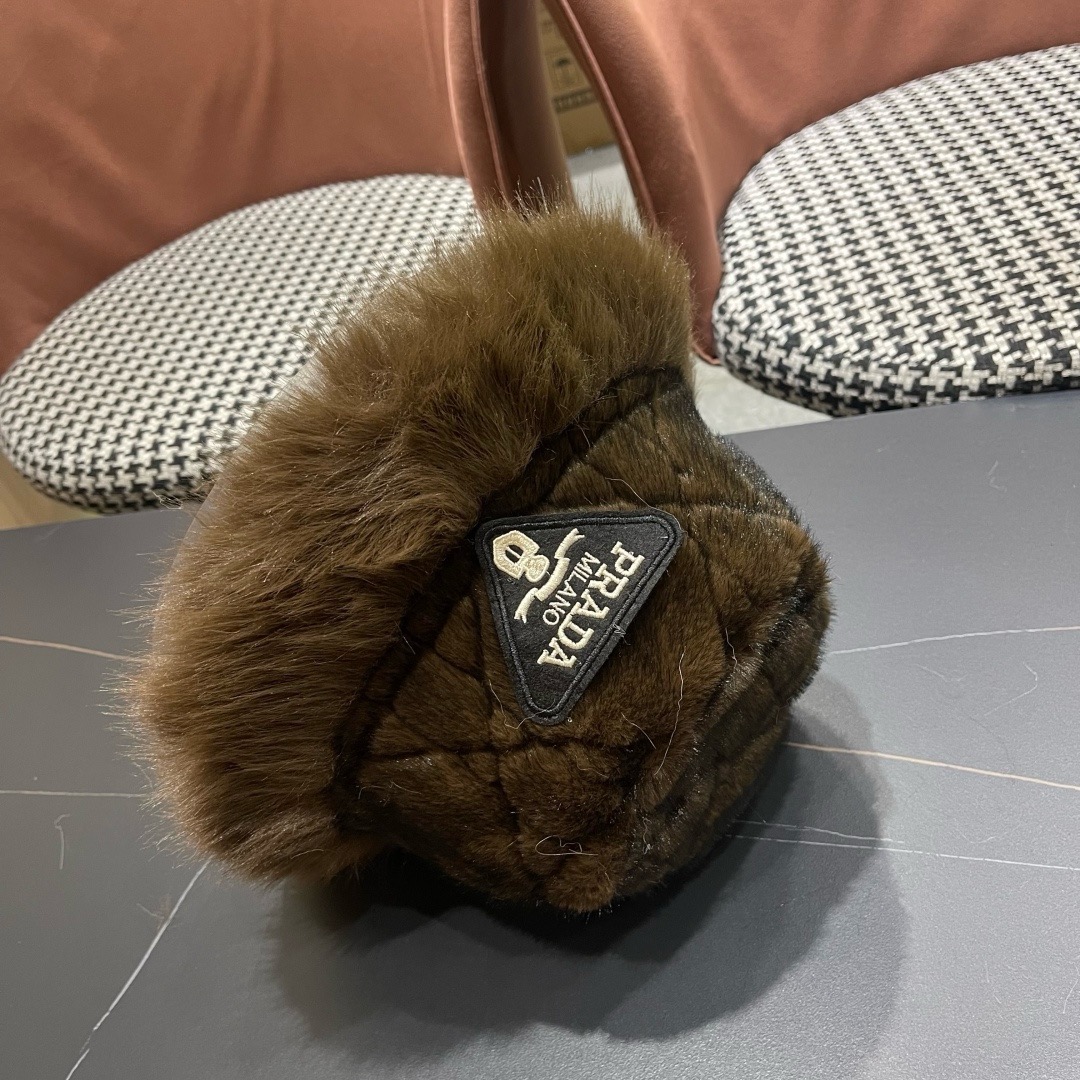 【PRADA普拉达】2025秋冬韩版毛绒渔夫帽🌈 超舒服材质、简约设计经典百搭休闲～