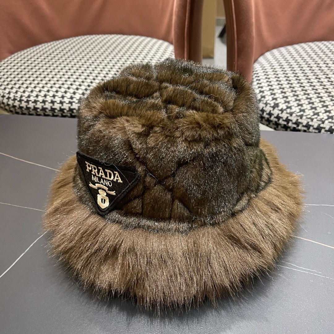 【PRADA普拉达】2025秋冬韩版毛绒渔夫帽🌈 超舒服材质、简约设计经典百搭休闲～
