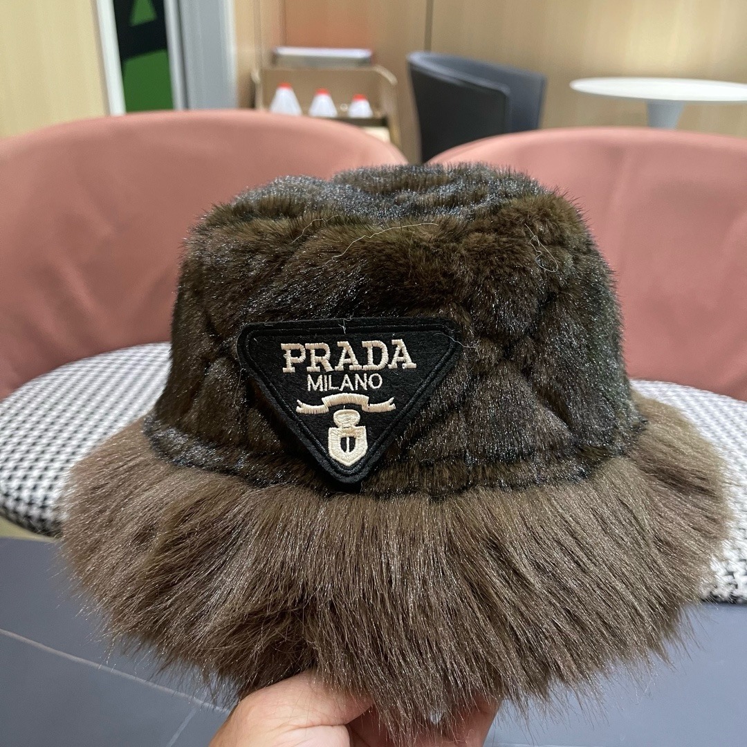 【PRADA普拉达】2025秋冬韩版毛绒渔夫帽🌈 超舒服材质、简约设计经典百搭休闲～