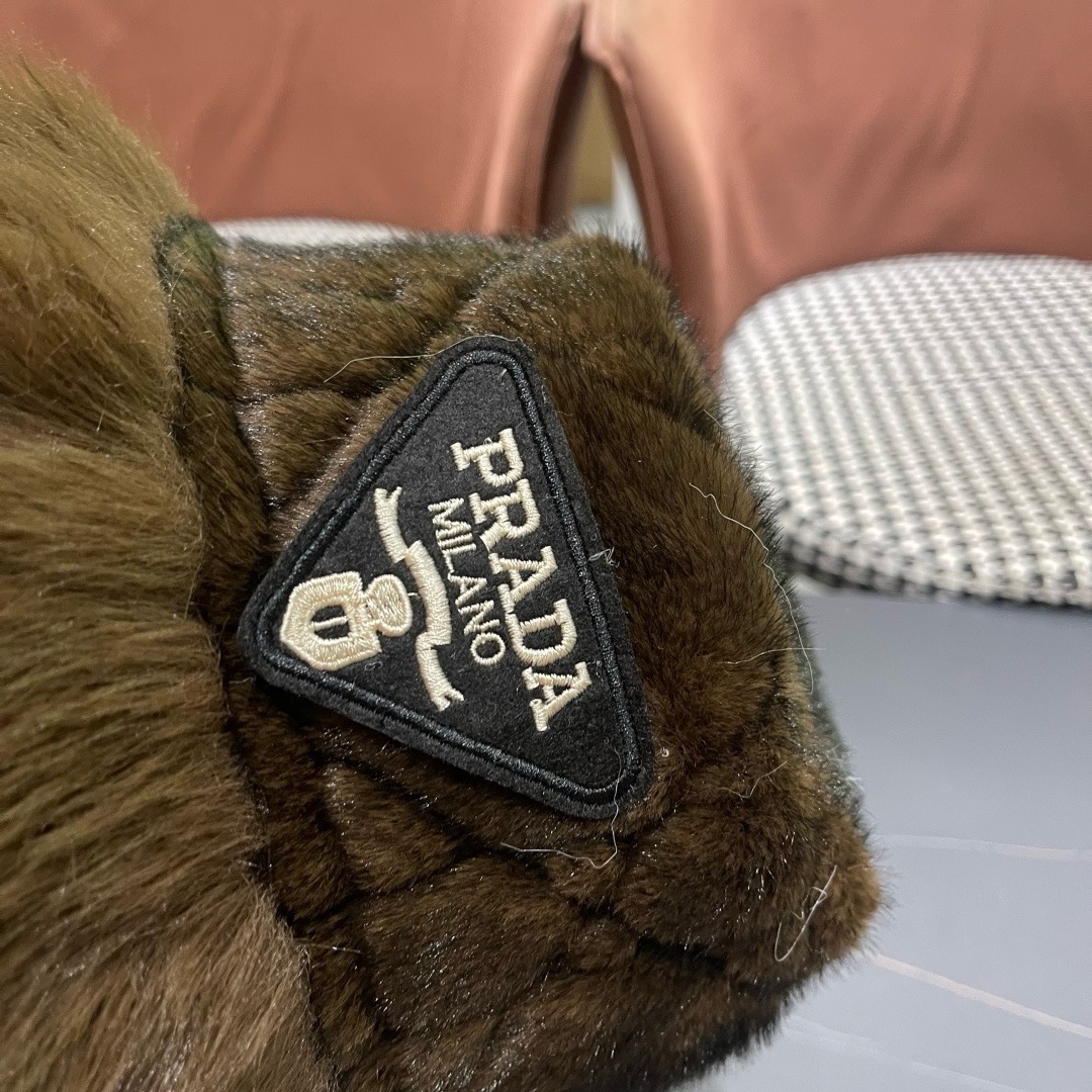 【PRADA普拉达】2025秋冬韩版毛绒渔夫帽🌈 超舒服材质、简约设计经典百搭休闲～