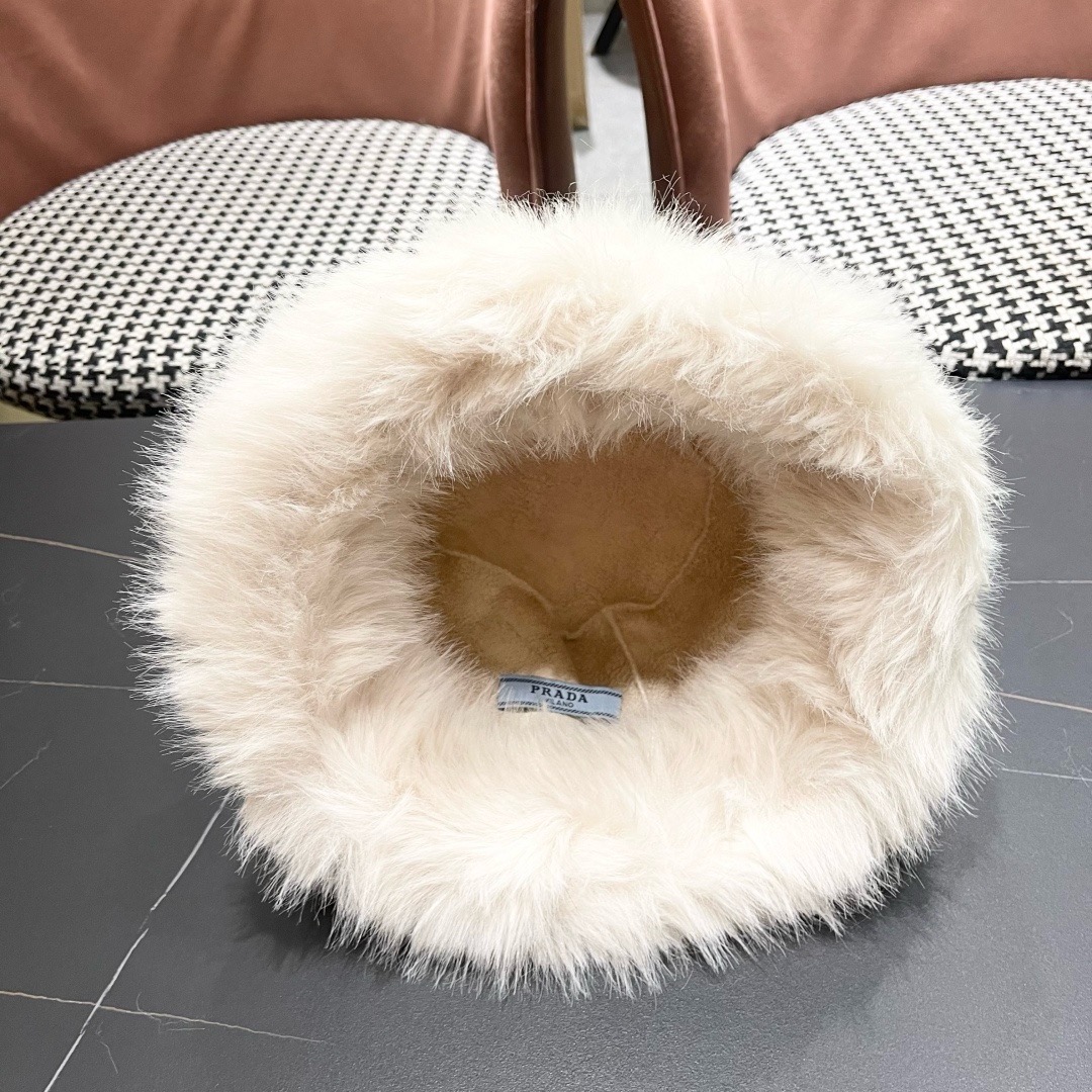 【PRADA普拉达】2025秋冬韩版毛绒渔夫帽🌈 超舒服材质、简约设计经典百搭休闲～