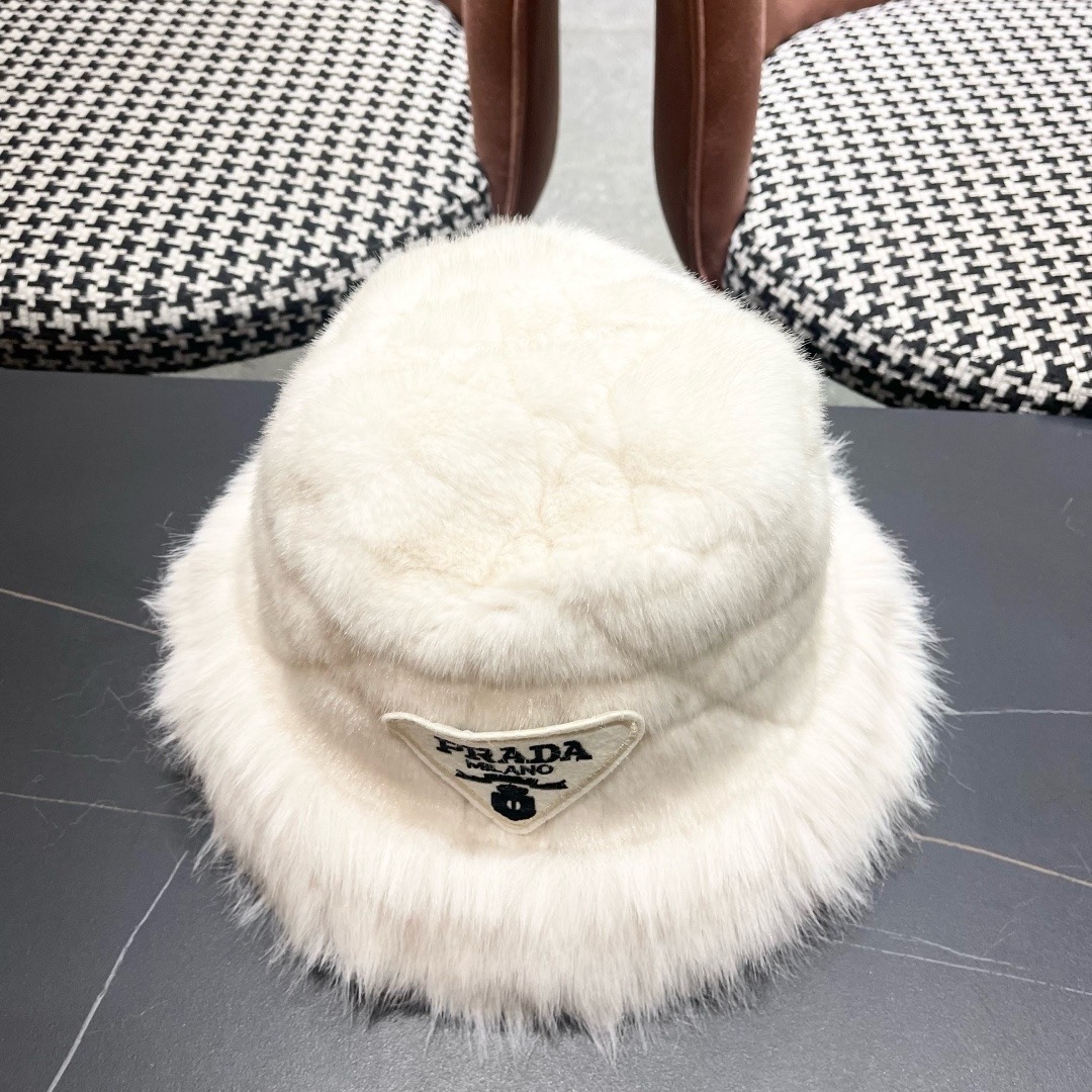 【PRADA普拉达】2025秋冬韩版毛绒渔夫帽🌈 超舒服材质、简约设计经典百搭休闲～