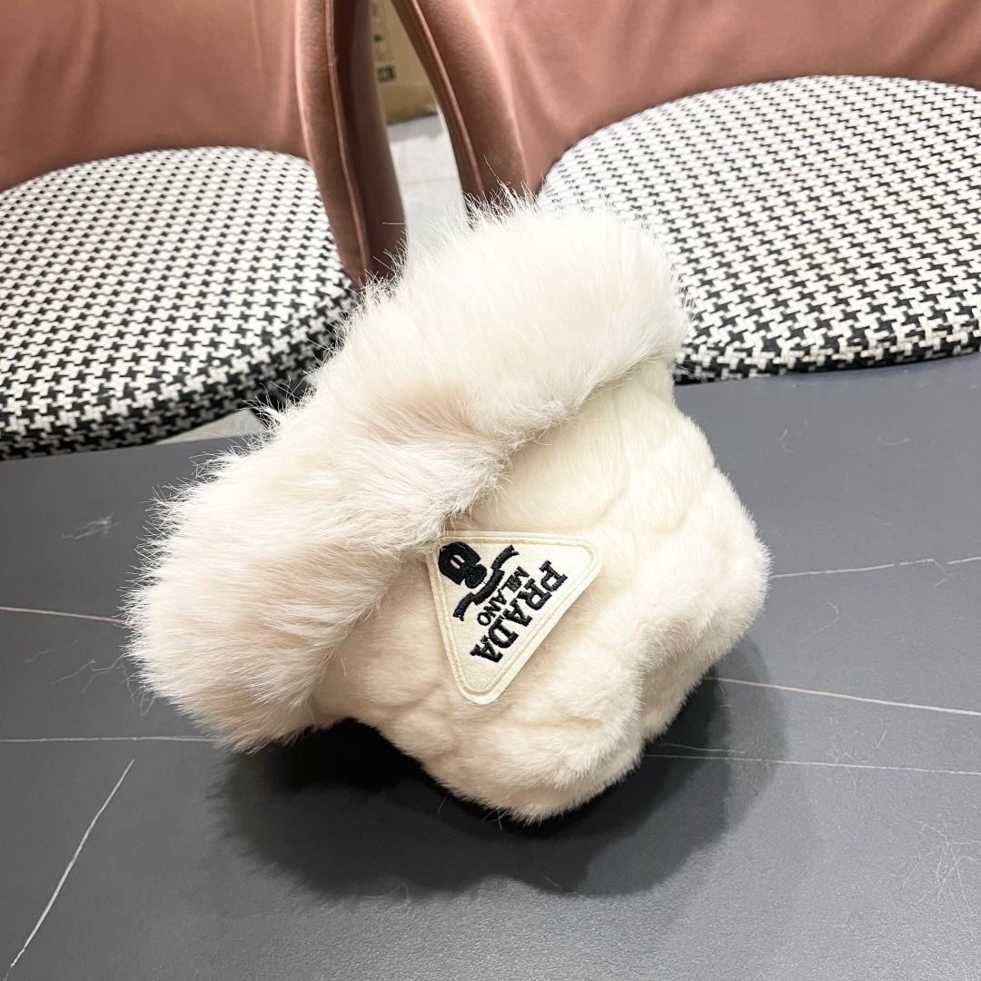 【PRADA普拉达】2025秋冬韩版毛绒渔夫帽🌈 超舒服材质、简约设计经典百搭休闲～