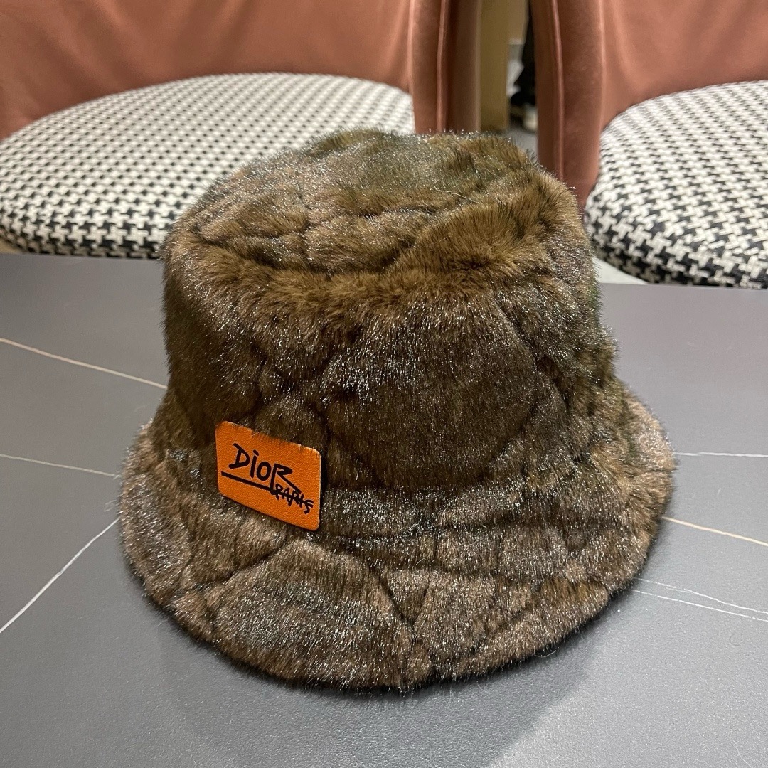 DIOR迪奥2025冬款毛绒绒水桶帽女秋冬季保暖显脸小时尚毛绒渔夫帽子潮