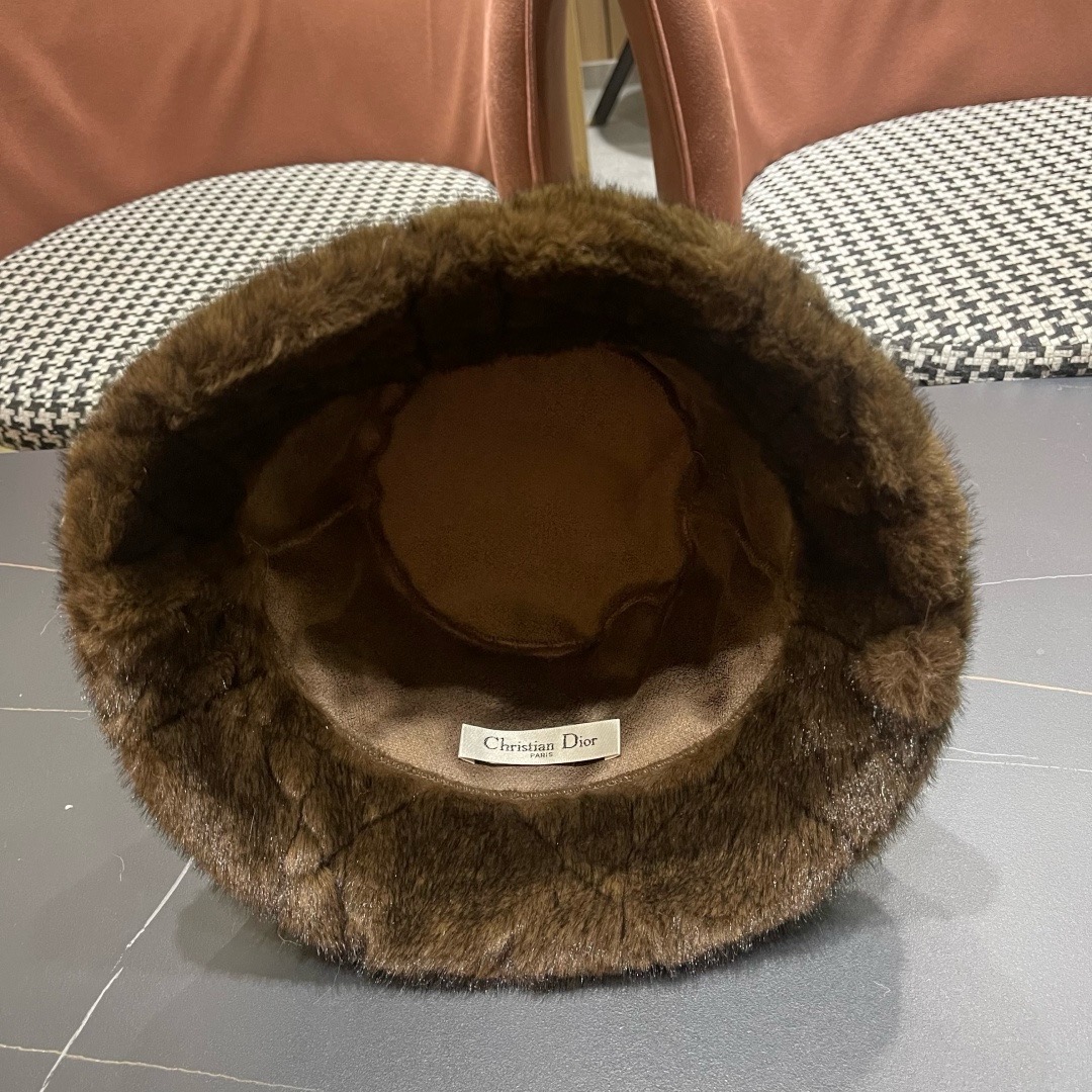 DIOR迪奥2025冬款毛绒绒水桶帽女秋冬季保暖显脸小时尚毛绒渔夫帽子潮