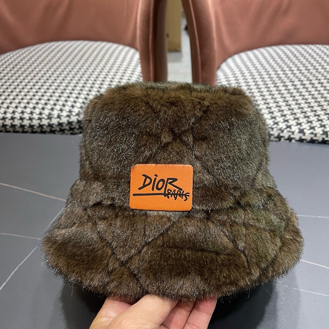 DIOR迪奥2025冬款毛绒绒水桶帽女秋冬季保暖显脸小时尚毛绒渔夫帽子潮