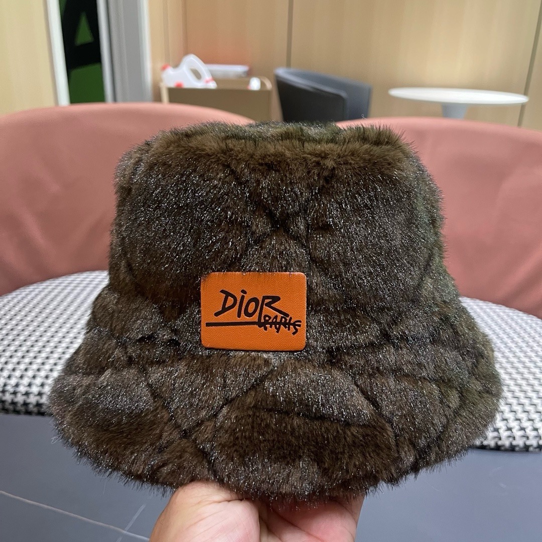 DIOR迪奥2025冬款毛绒绒水桶帽女秋冬季保暖显脸小时尚毛绒渔夫帽子潮