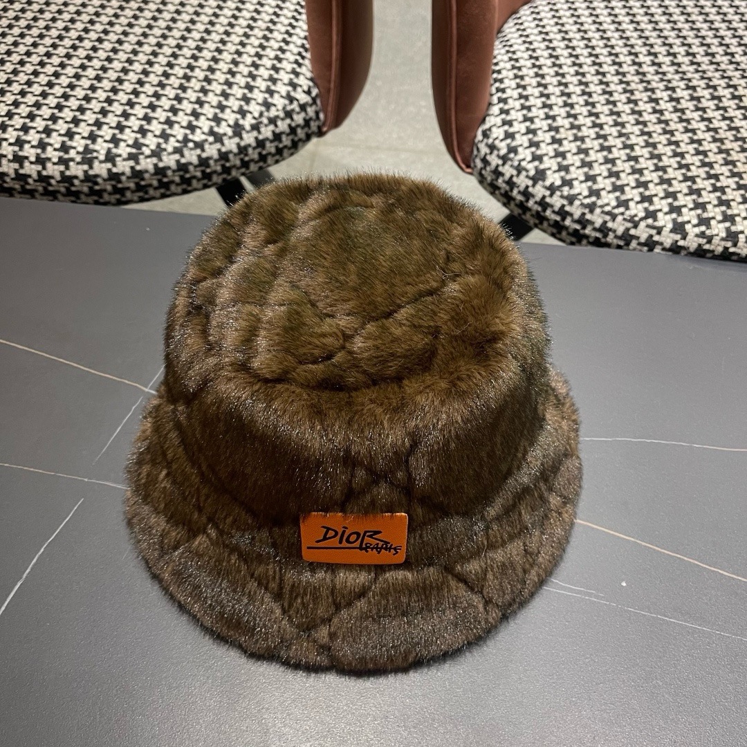 DIOR迪奥2025冬款毛绒绒水桶帽女秋冬季保暖显脸小时尚毛绒渔夫帽子潮