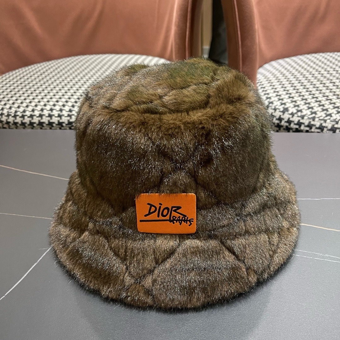 DIOR迪奥2025冬款毛绒绒水桶帽女秋冬季保暖显脸小时尚毛绒渔夫帽子潮
