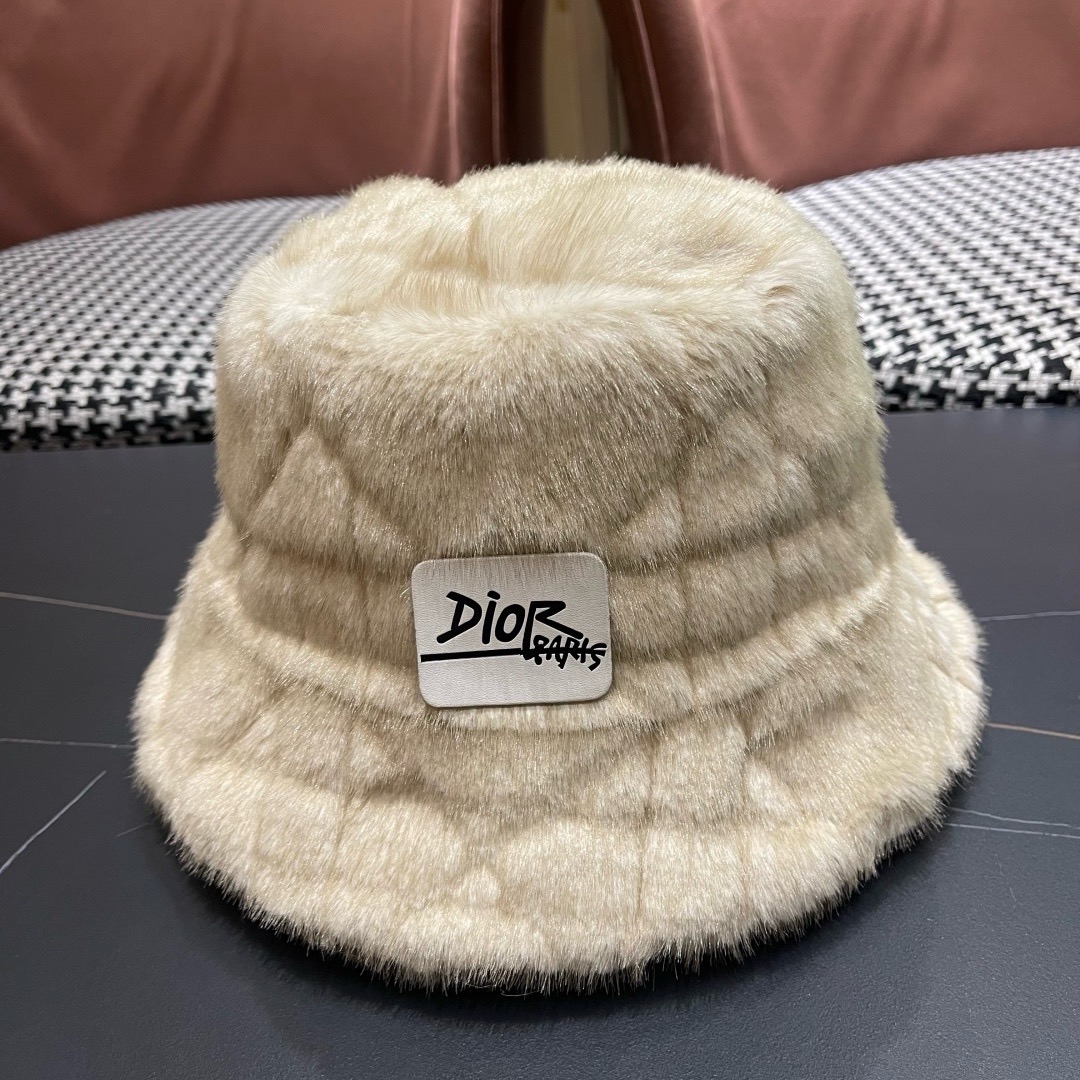 DIOR迪奥2025冬款毛绒绒水桶帽女秋冬季保暖显脸小时尚毛绒渔夫帽子潮