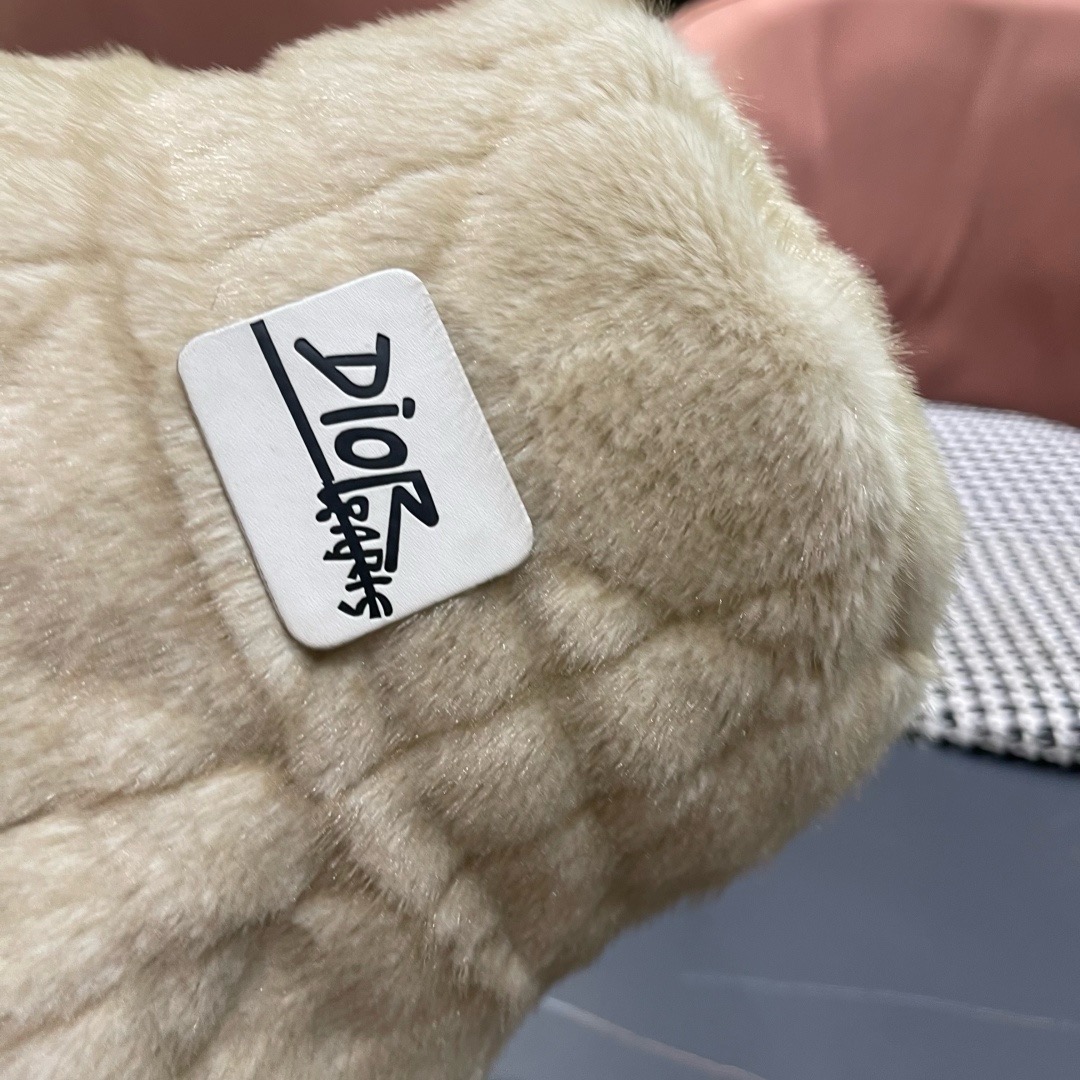 DIOR迪奥2025冬款毛绒绒水桶帽女秋冬季保暖显脸小时尚毛绒渔夫帽子潮