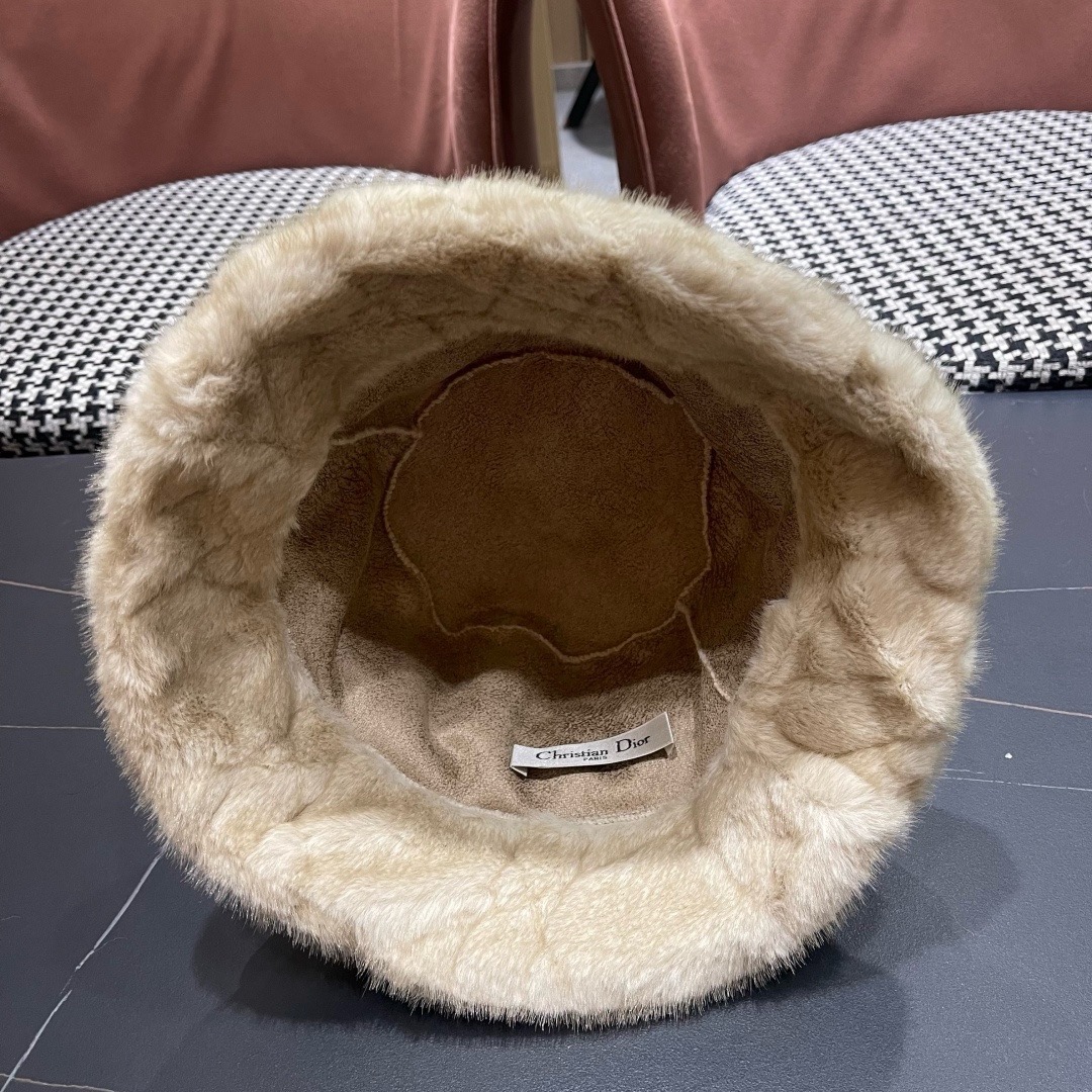 DIOR迪奥2025冬款毛绒绒水桶帽女秋冬季保暖显脸小时尚毛绒渔夫帽子潮