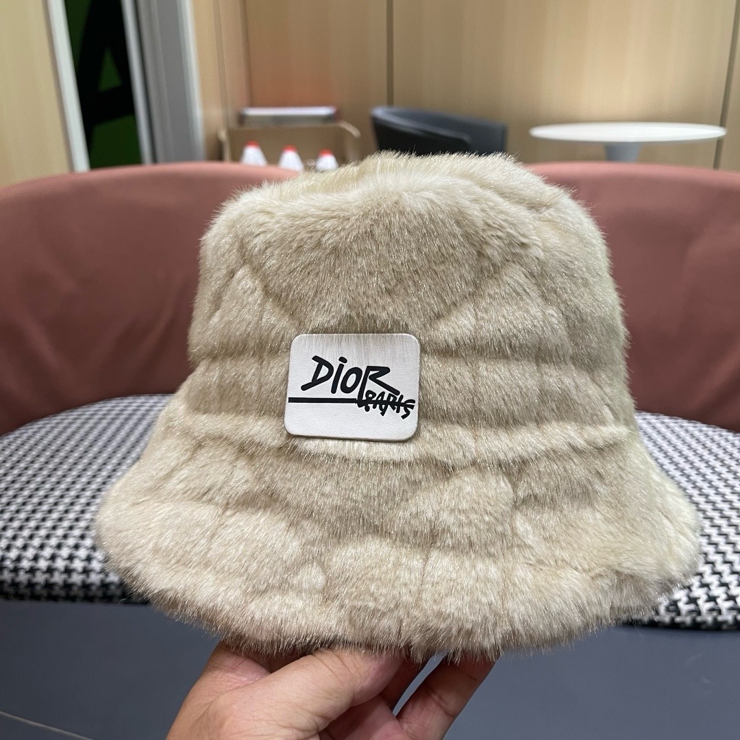 DIOR迪奥2025冬款毛绒绒水桶帽女秋冬季保暖显脸小时尚毛绒渔夫帽子潮