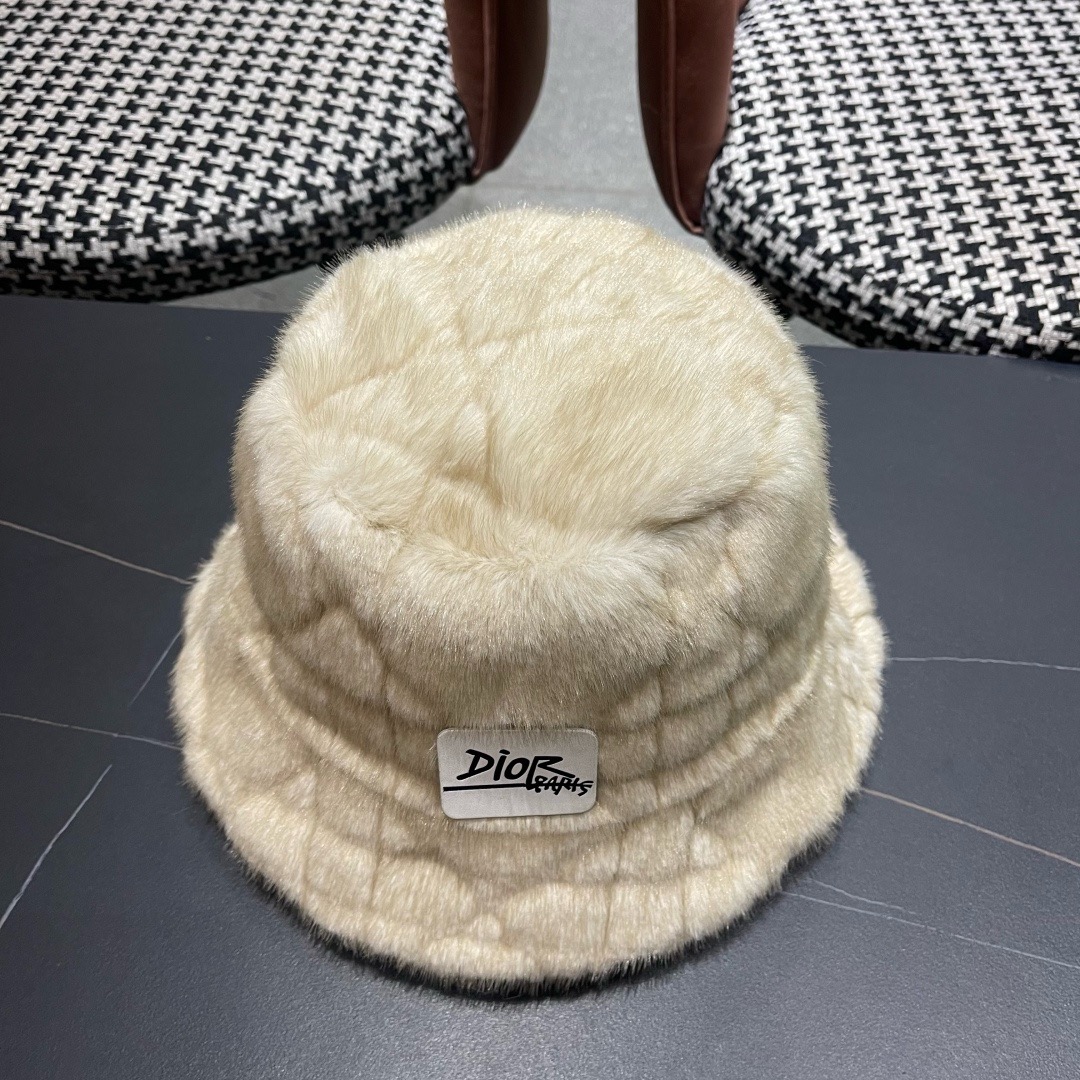 DIOR迪奥2025冬款毛绒绒水桶帽女秋冬季保暖显脸小时尚毛绒渔夫帽子潮