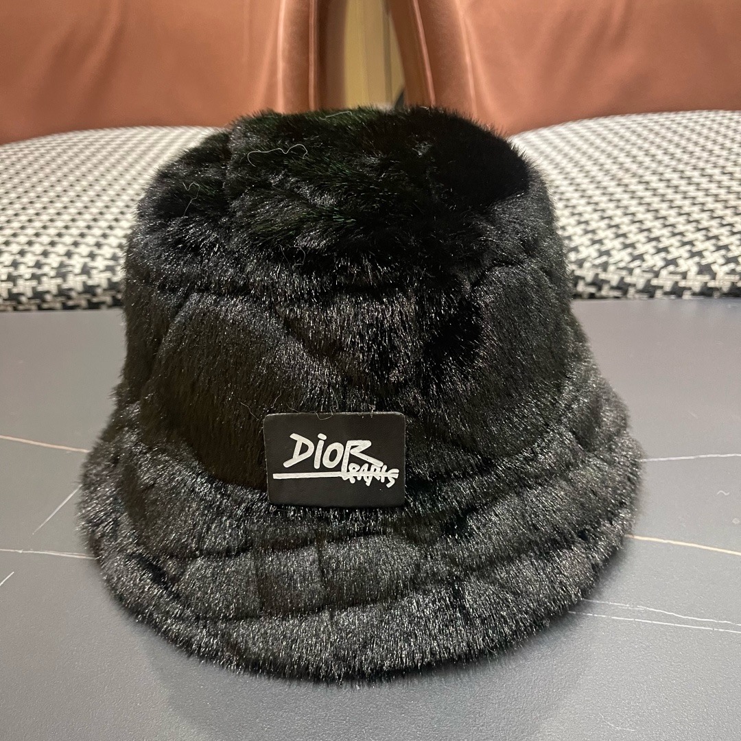 DIOR迪奥2025冬款毛绒绒水桶帽女秋冬季保暖显脸小时尚毛绒渔夫帽子潮