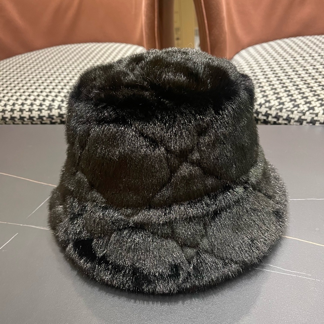 DIOR迪奥2025冬款毛绒绒水桶帽女秋冬季保暖显脸小时尚毛绒渔夫帽子潮