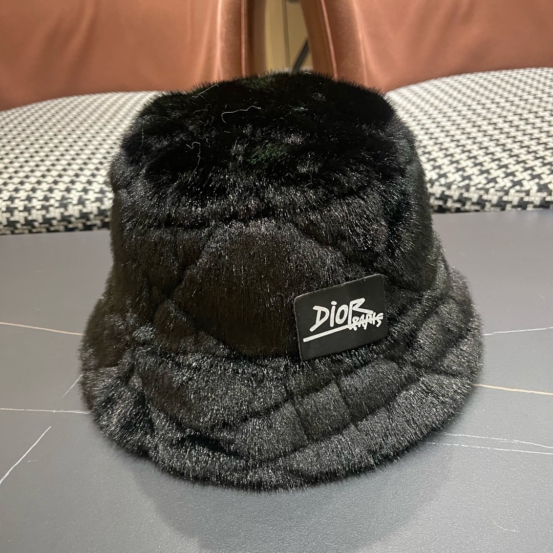 DIOR迪奥2025冬款毛绒绒水桶帽女秋冬季保暖显脸小时尚毛绒渔夫帽子潮