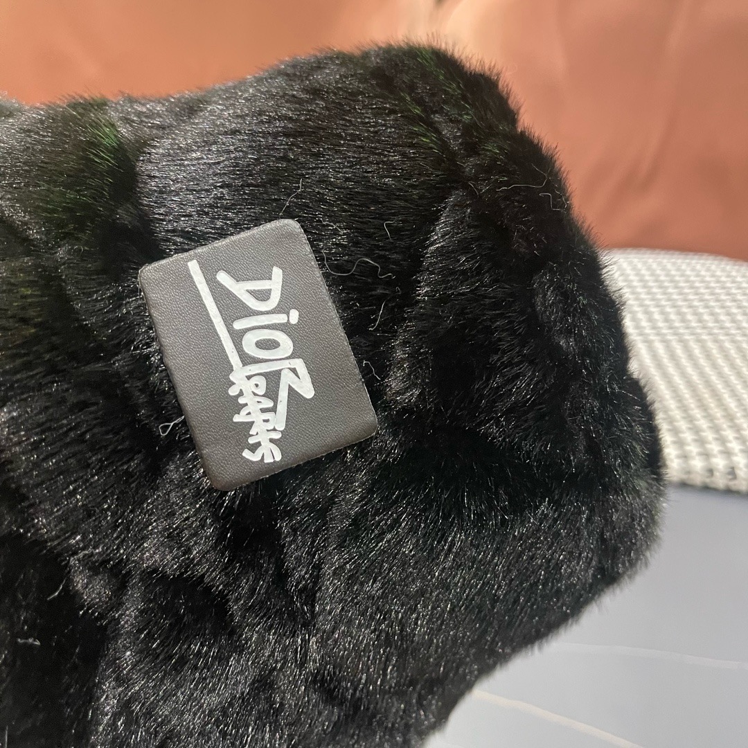 DIOR迪奥2025冬款毛绒绒水桶帽女秋冬季保暖显脸小时尚毛绒渔夫帽子潮