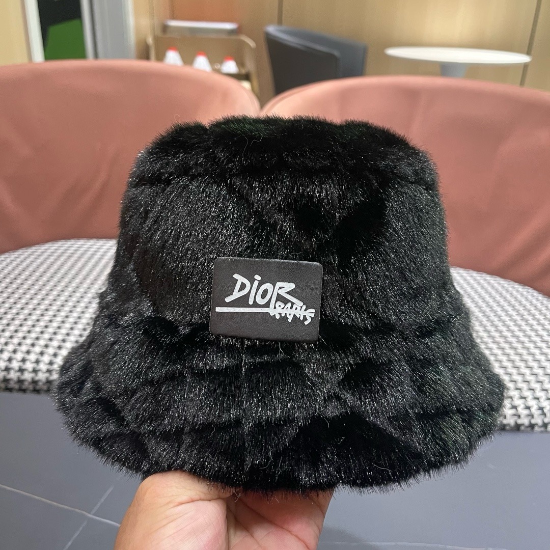 DIOR迪奥2025冬款毛绒绒水桶帽女秋冬季保暖显脸小时尚毛绒渔夫帽子潮