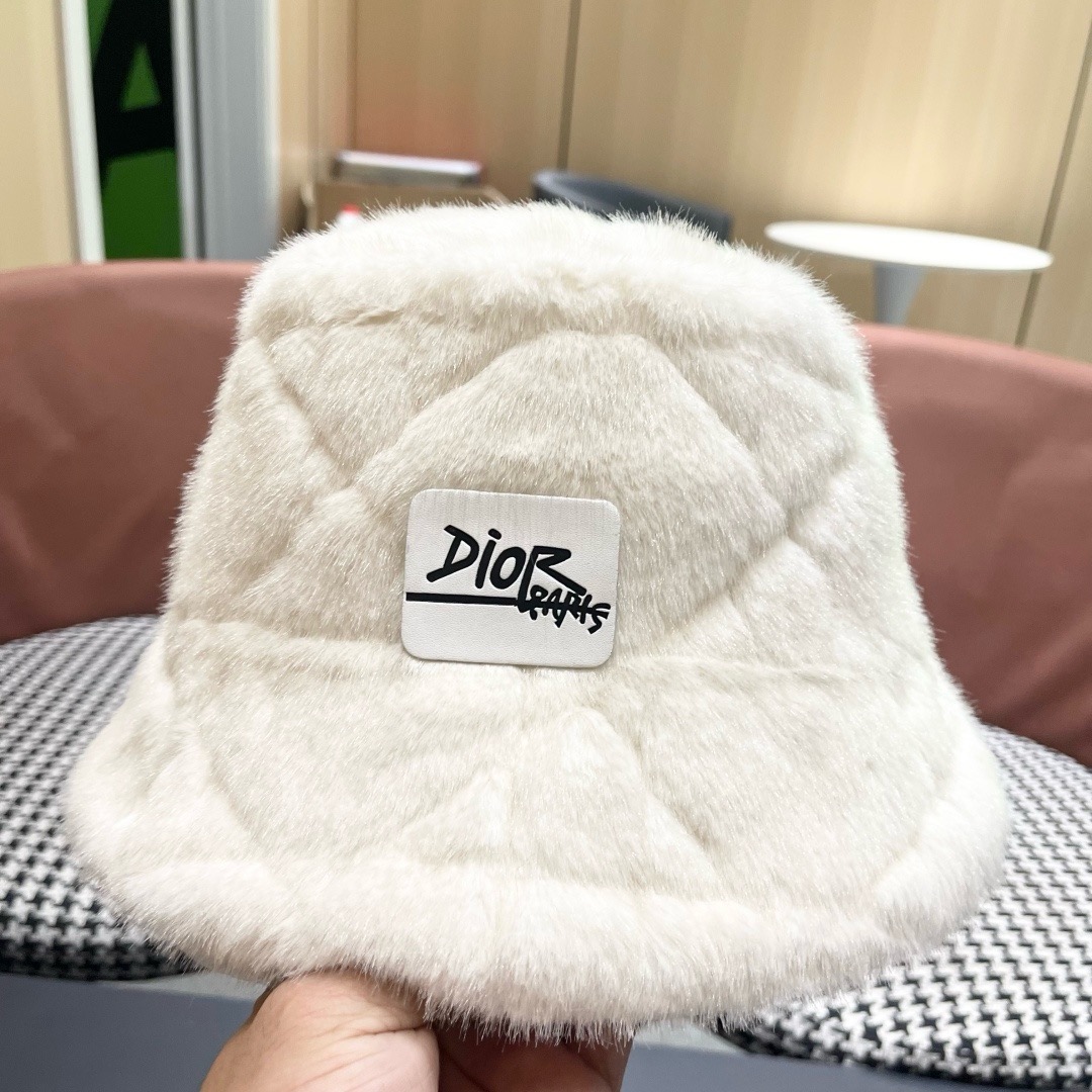DIOR迪奥2025冬款毛绒绒水桶帽女秋冬季保暖显脸小时尚毛绒渔夫帽子潮