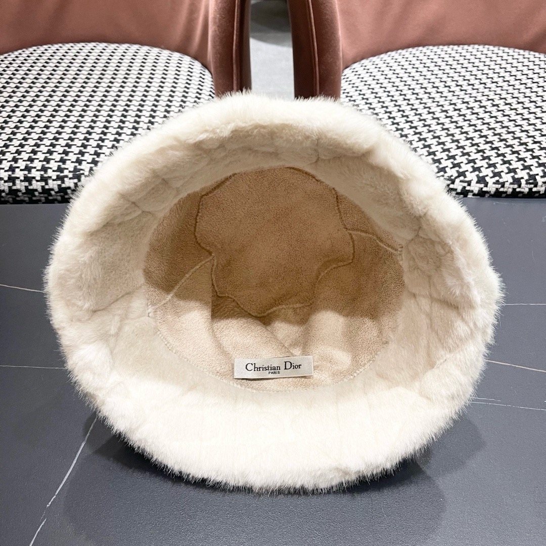 DIOR迪奥2025冬款毛绒绒水桶帽女秋冬季保暖显脸小时尚毛绒渔夫帽子潮
