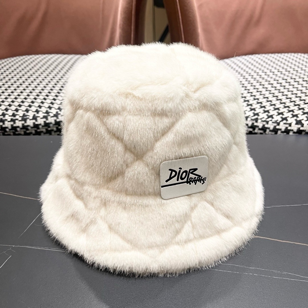 DIOR迪奥2025冬款毛绒绒水桶帽女秋冬季保暖显脸小时尚毛绒渔夫帽子潮