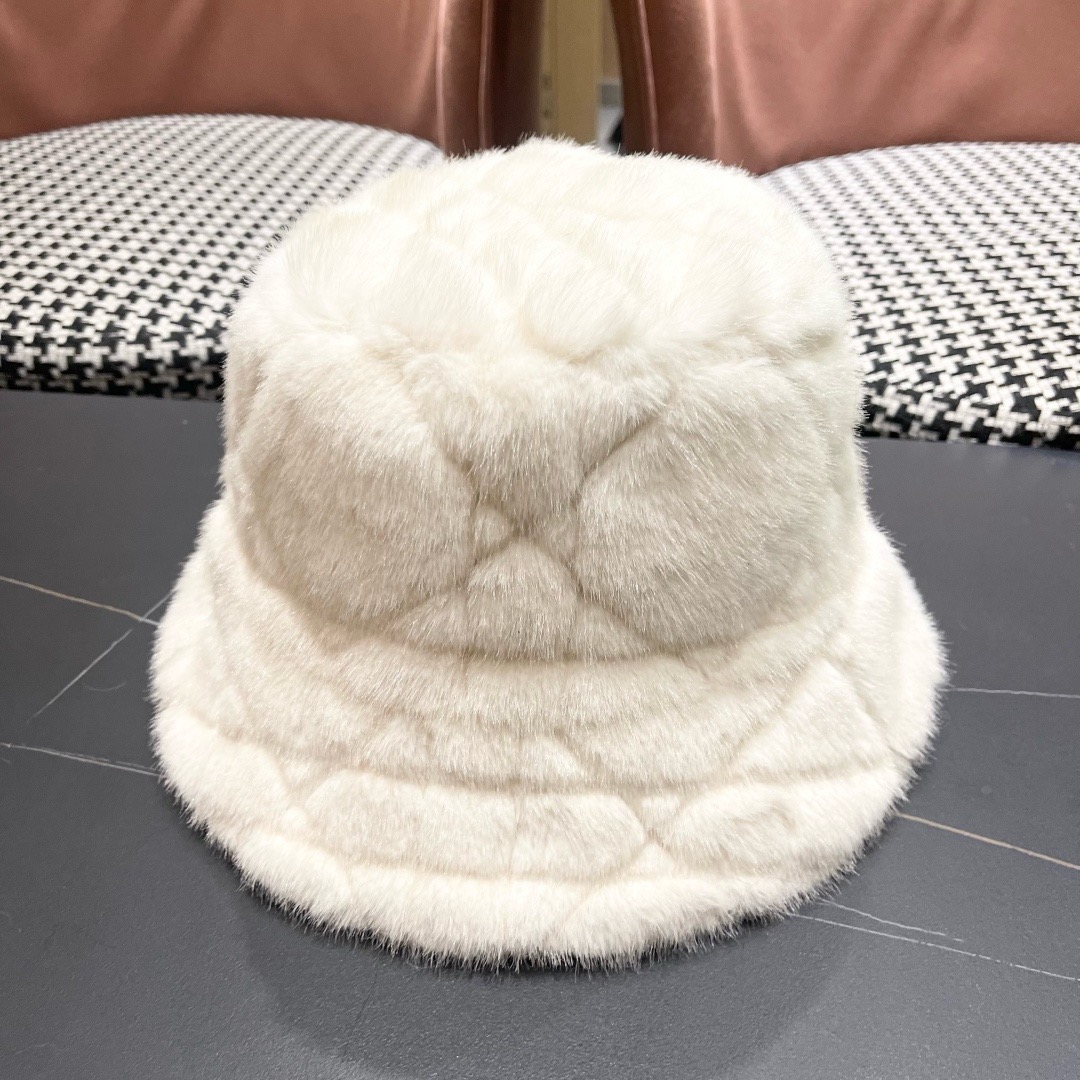 DIOR迪奥2025冬款毛绒绒水桶帽女秋冬季保暖显脸小时尚毛绒渔夫帽子潮