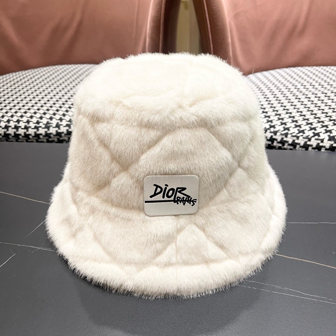 DIOR迪奥2025冬款毛绒绒水桶帽女秋冬季保暖显脸小时尚毛绒渔夫帽子潮