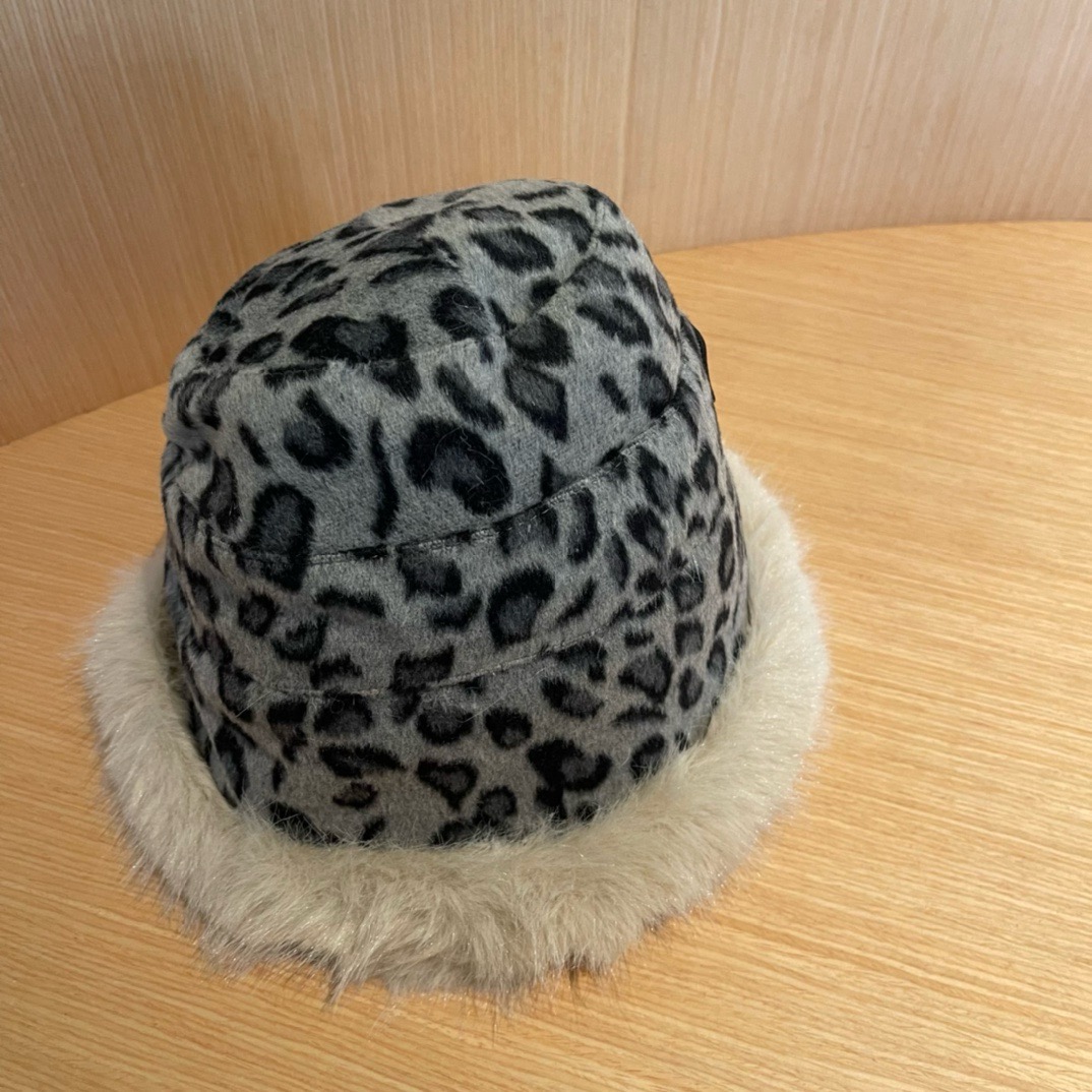 迪奥DIOR 帽子女秋冬不规则豹纹保暖护耳显脸小水桶帽韩版百搭加厚毛绒渔夫帽潮