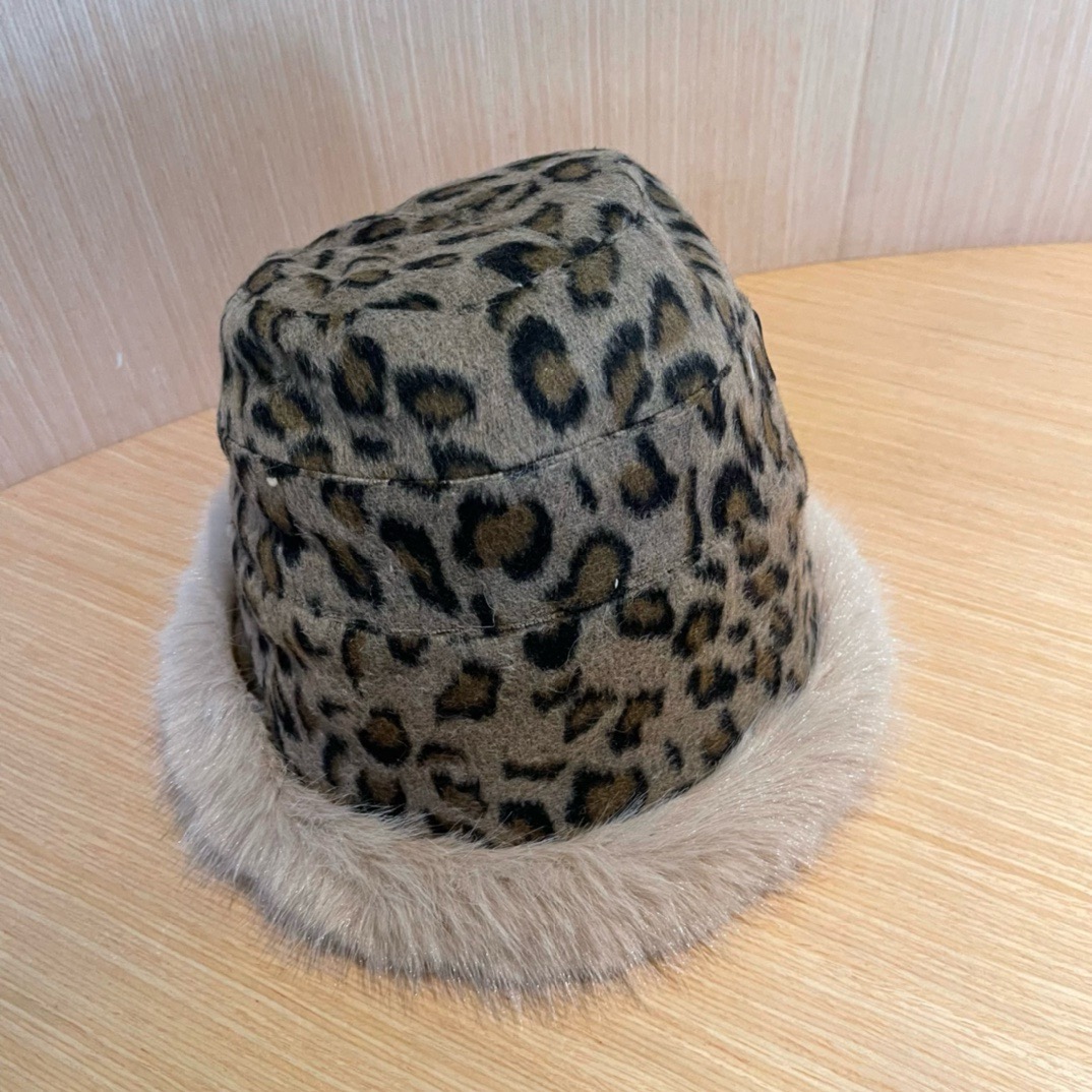 迪奥DIOR 帽子女秋冬不规则豹纹保暖护耳显脸小水桶帽韩版百搭加厚毛绒渔夫帽潮