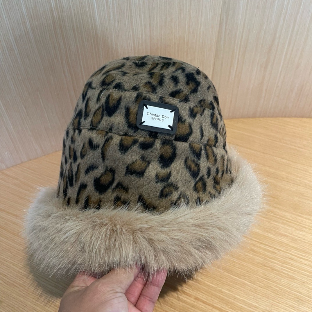 迪奥DIOR 帽子女秋冬不规则豹纹保暖护耳显脸小水桶帽韩版百搭加厚毛绒渔夫帽潮