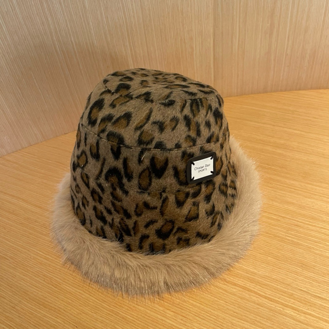 迪奥DIOR 帽子女秋冬不规则豹纹保暖护耳显脸小水桶帽韩版百搭加厚毛绒渔夫帽潮