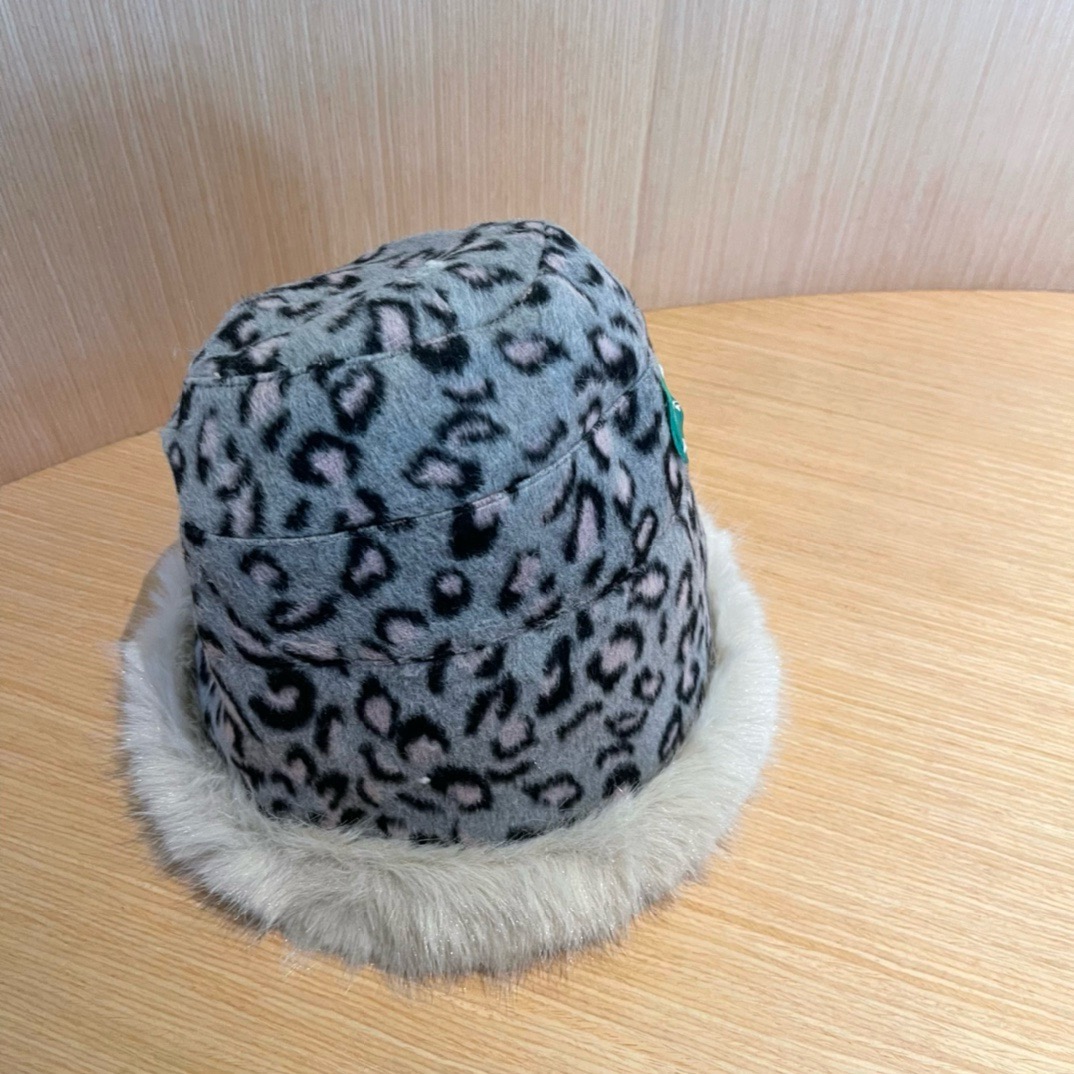 迪奥DIOR 帽子女秋冬不规则豹纹保暖护耳显脸小水桶帽韩版百搭加厚毛绒渔夫帽潮